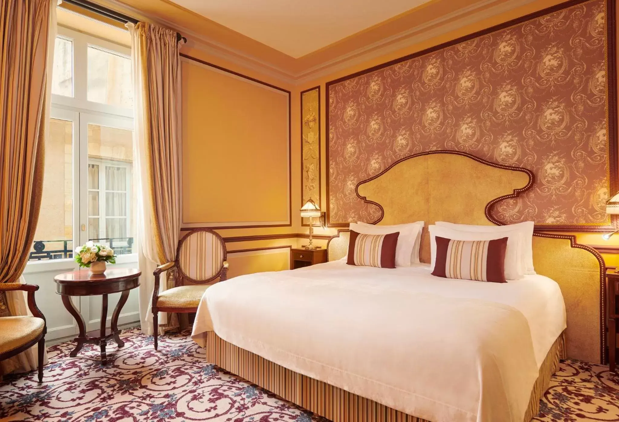 Photo of the whole room, Bed in InterContinental Bordeaux Le Grand Hotel, an IHG Hotel