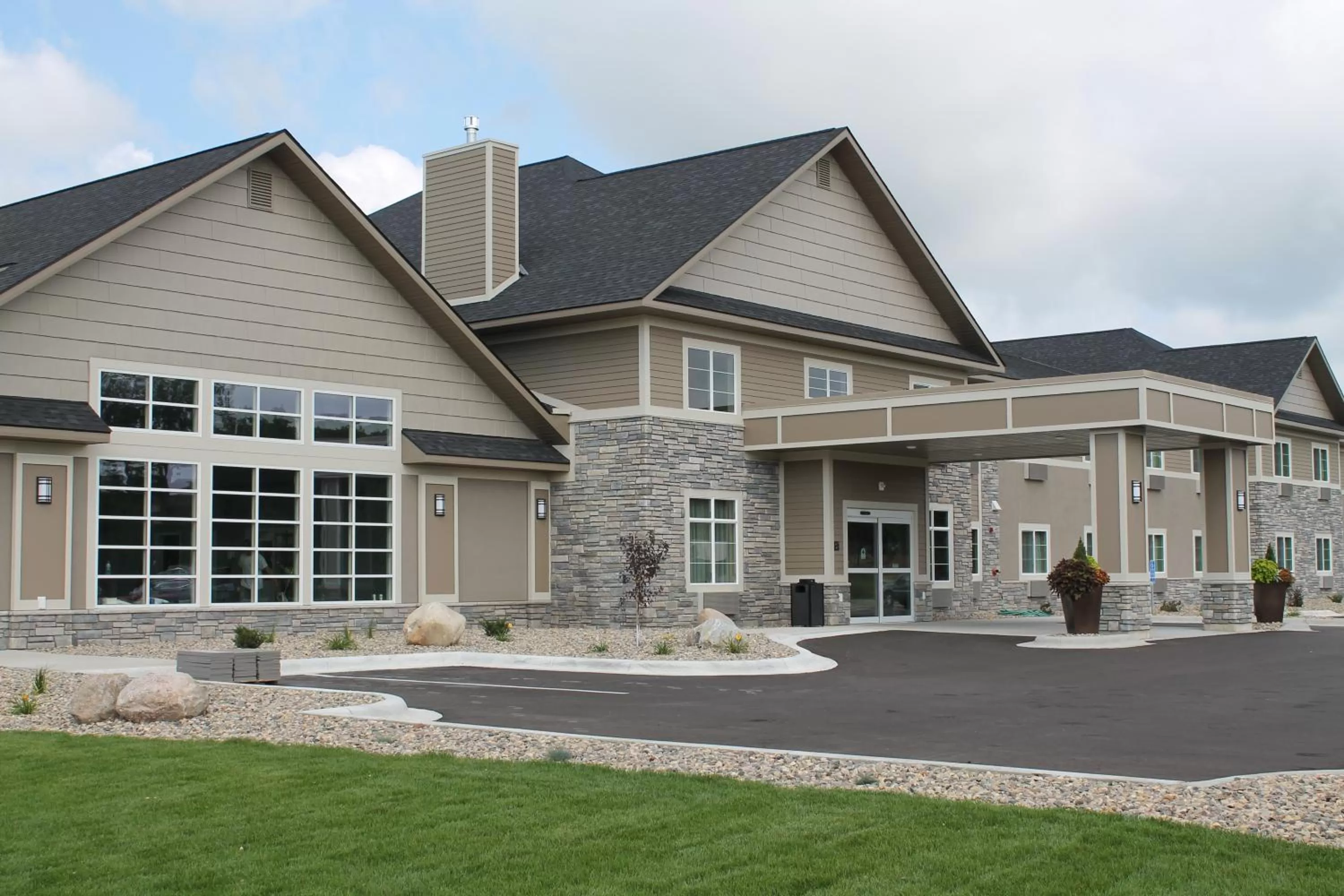 Facade/entrance in GrandStay Hotel & Suites - Glenwood
