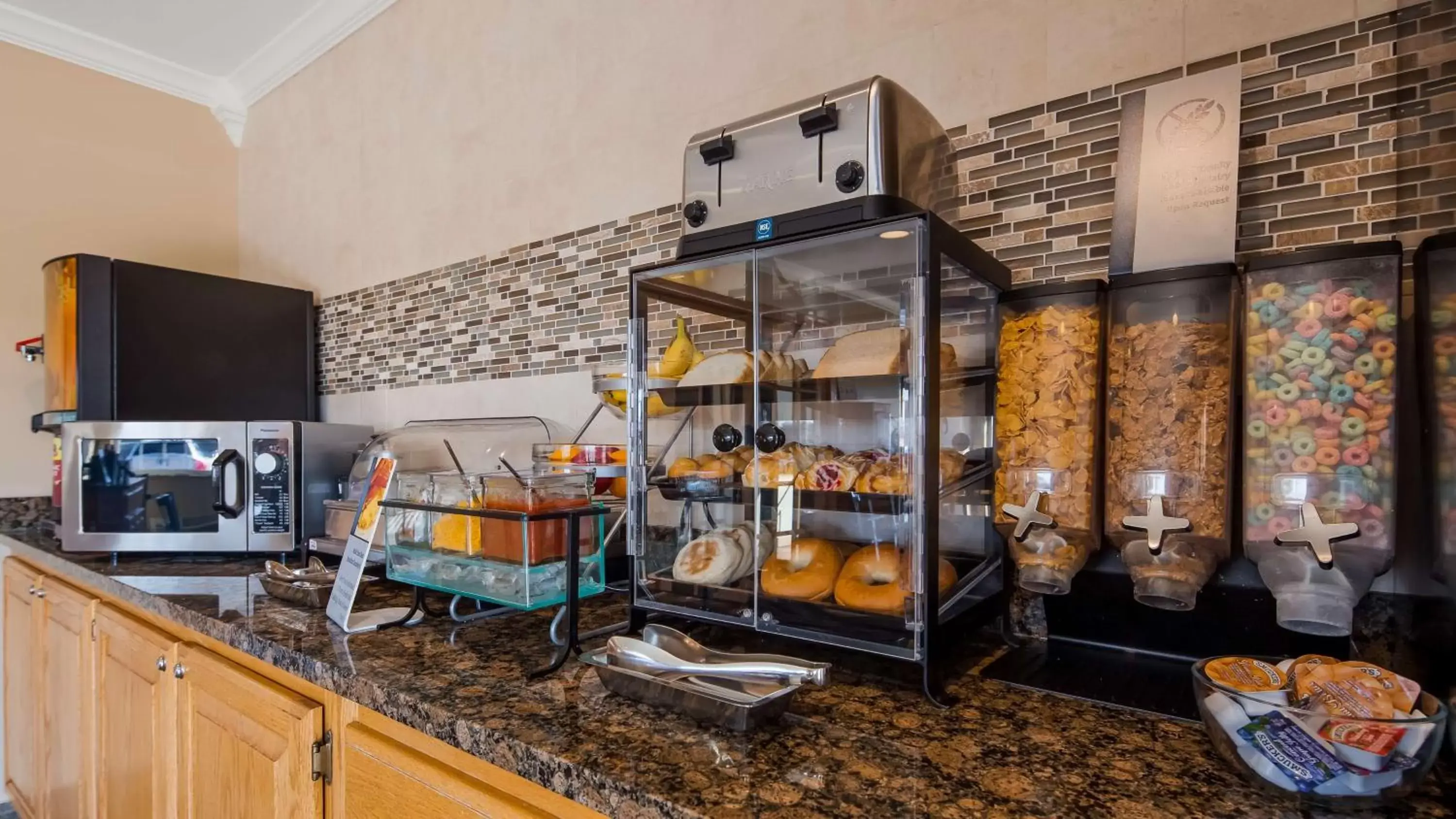 Restaurant/places to eat in Best Western Flora Inn Restaurant/places to eat in Best Western Flora Inn