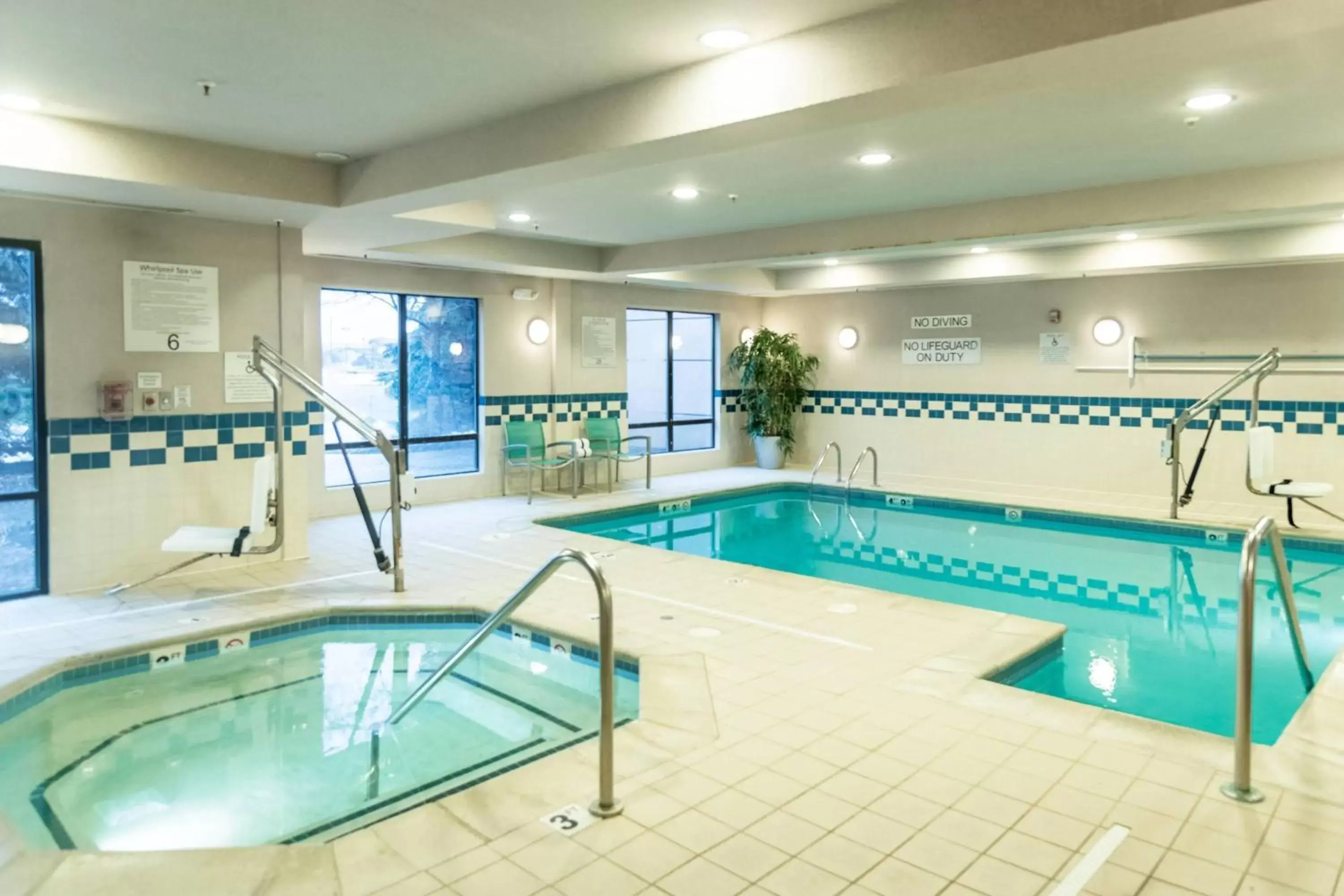 Swimming Pool in Fairfield Inn & Suites by Marriott Muskegon Norton Shores