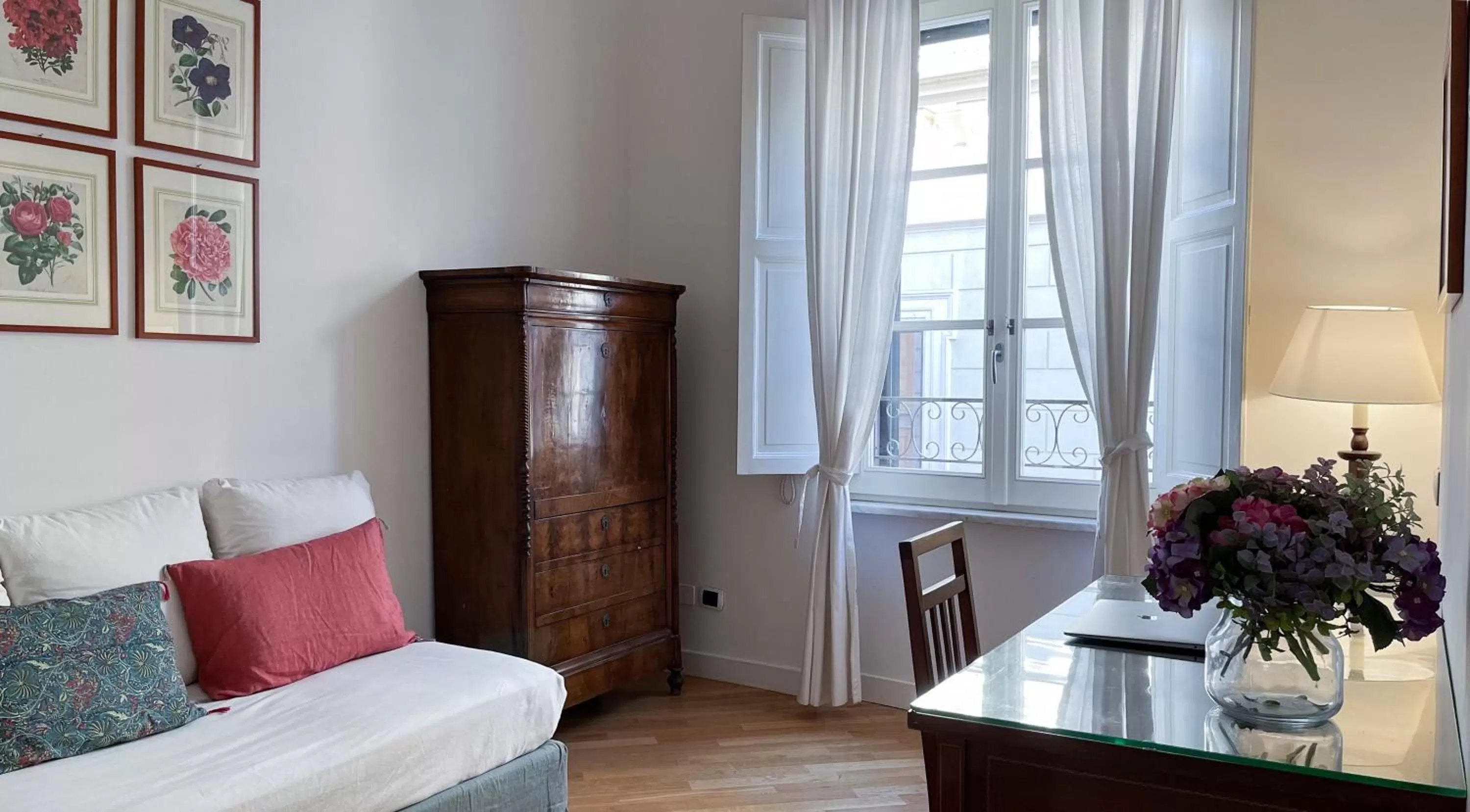 Seating area, Bed in NTB Roma B&B