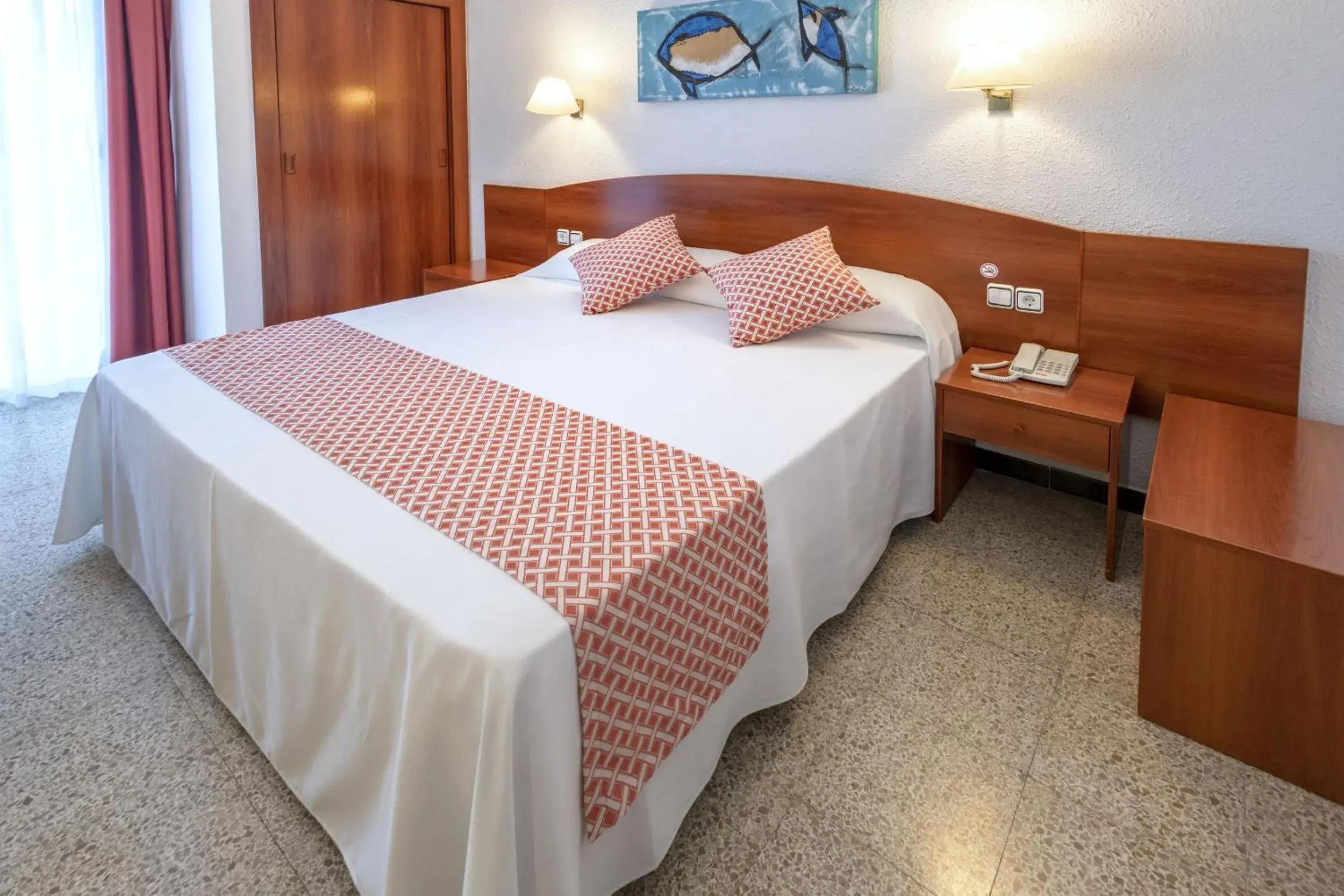 Bed in GHT Balmes, Hotel-Aparthotel&SPLASH