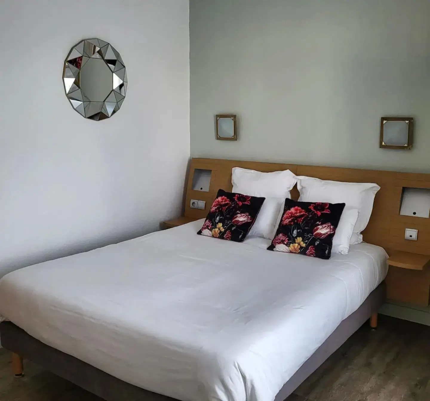 Bed in Brit Hotel Hermitage