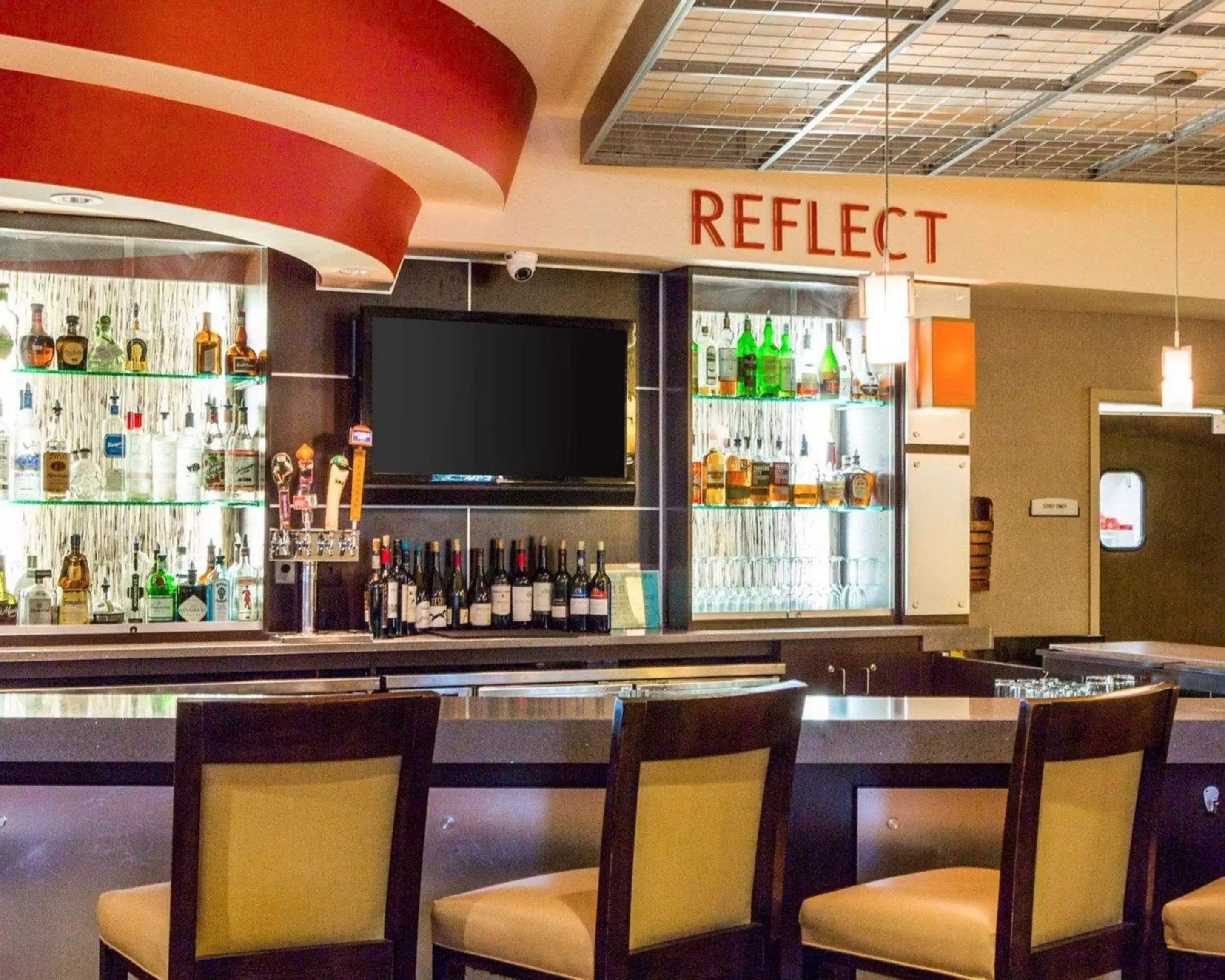 Lounge or bar, Lounge/Bar in Cambria Hotel Traverse City
