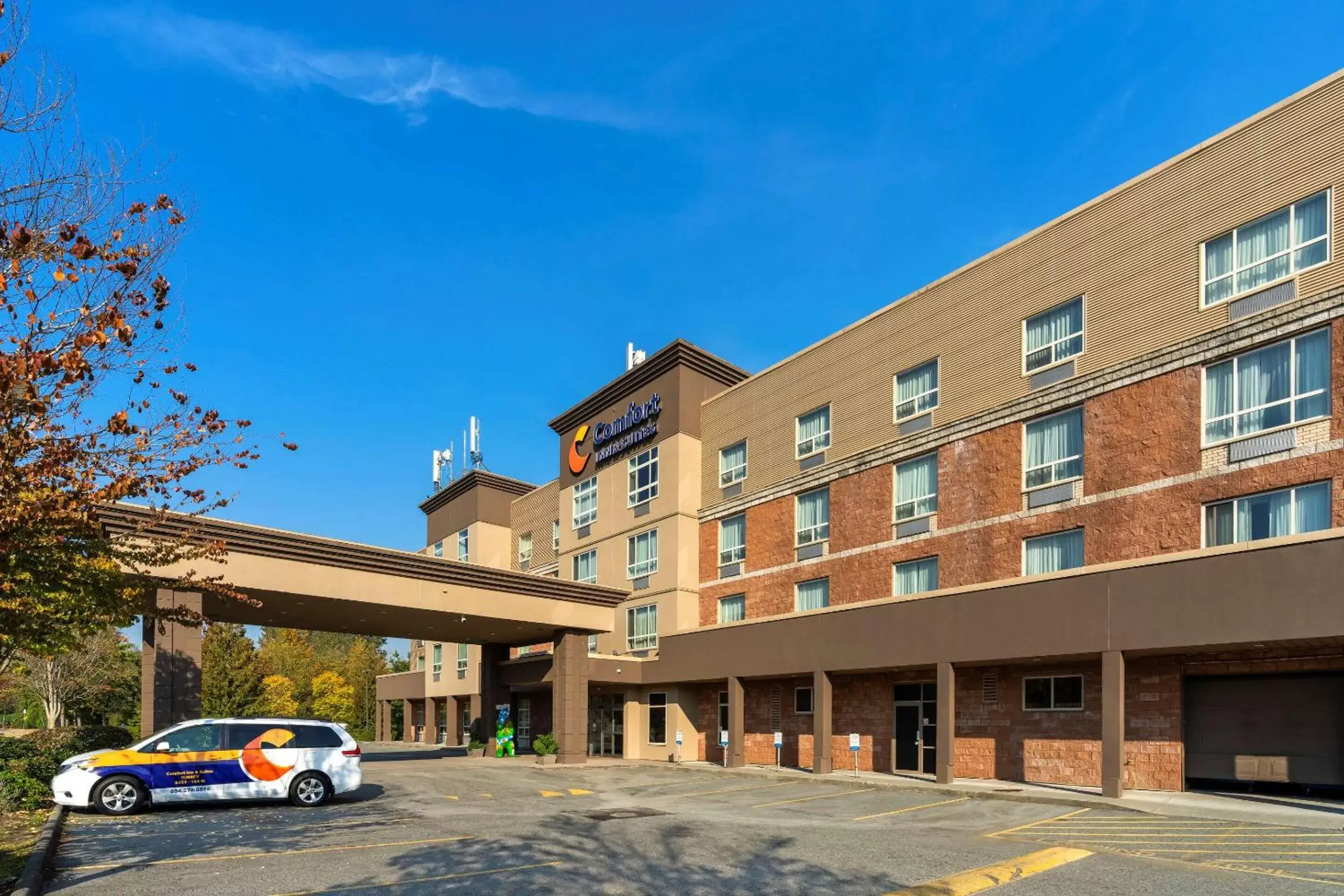 Property Building in Comfort Inn & Suites Surrey