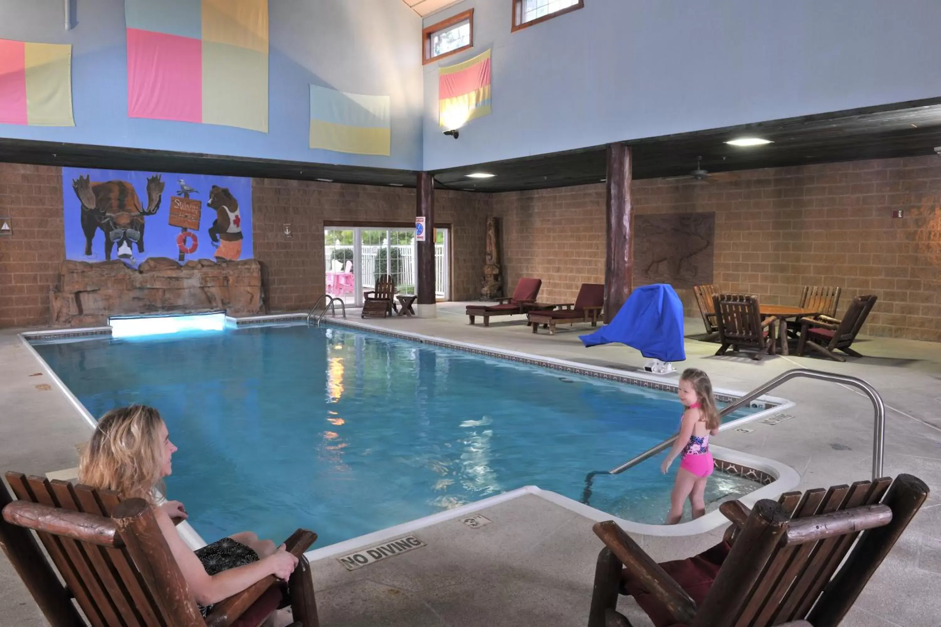 Swimming Pool in Stoney Creek Inn Quincy