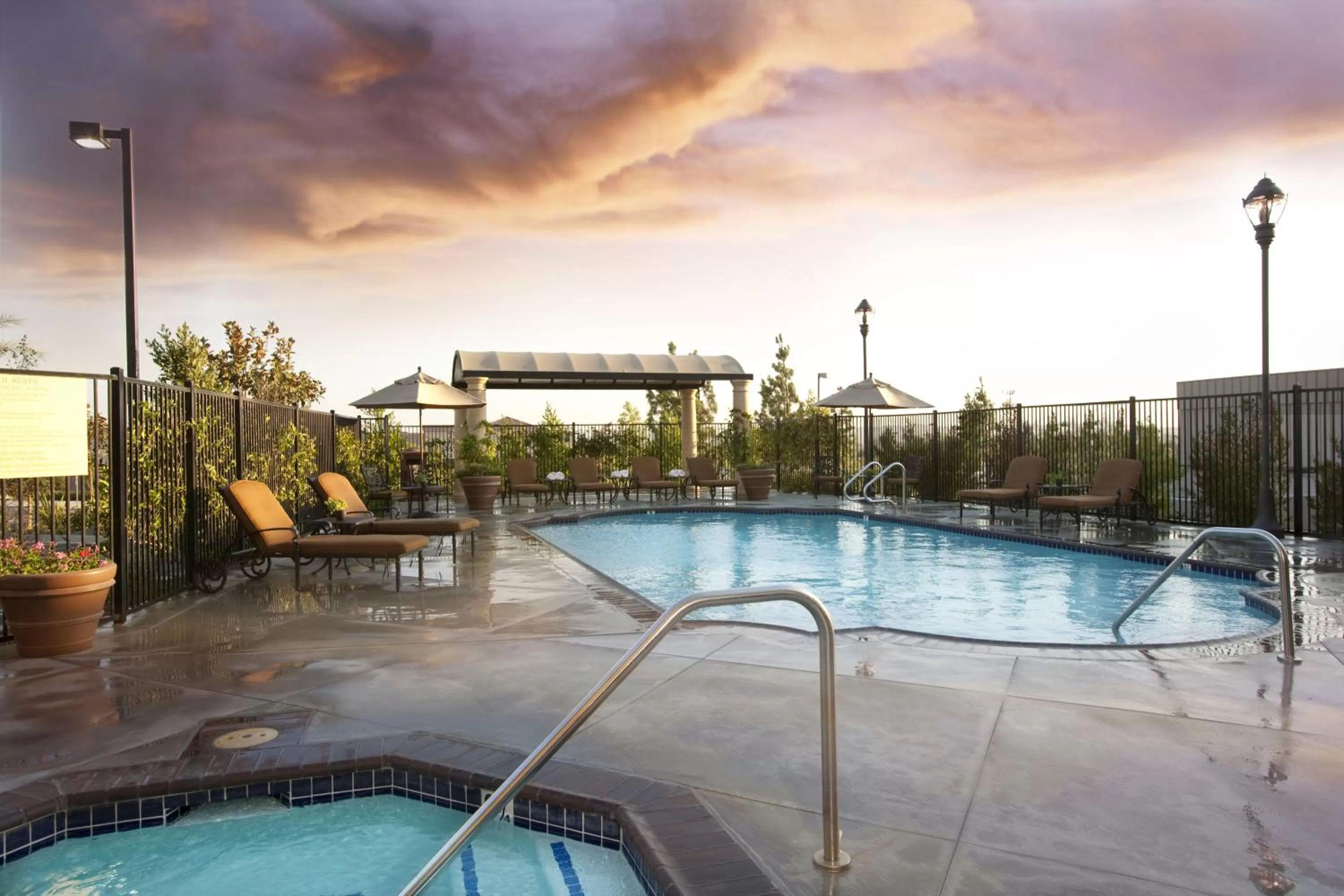 Swimming pool in Ayres Hotel & Spa Moreno Valley/Riverside