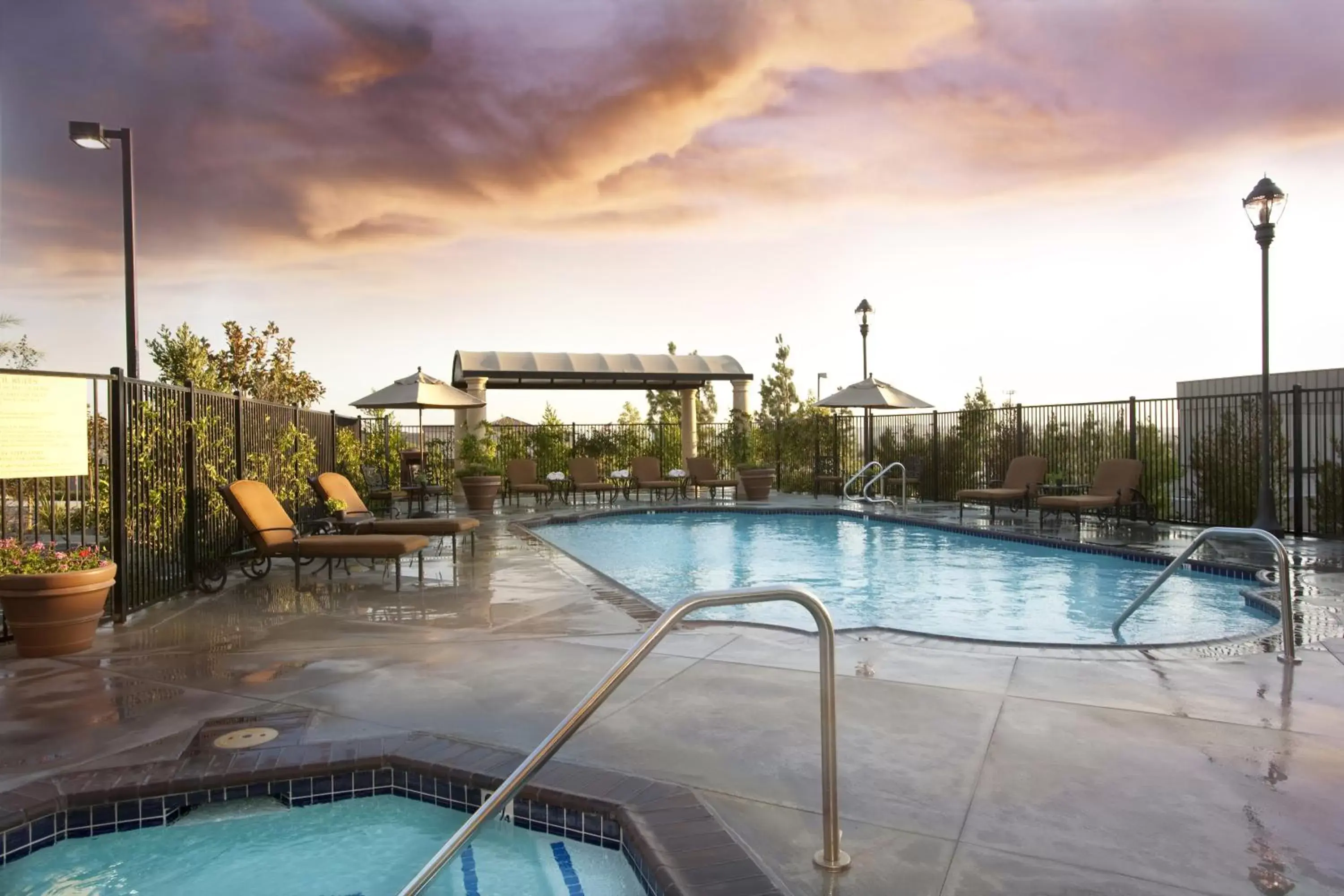 Swimming Pool in Ayres Hotel & Spa Moreno Valley/Riverside