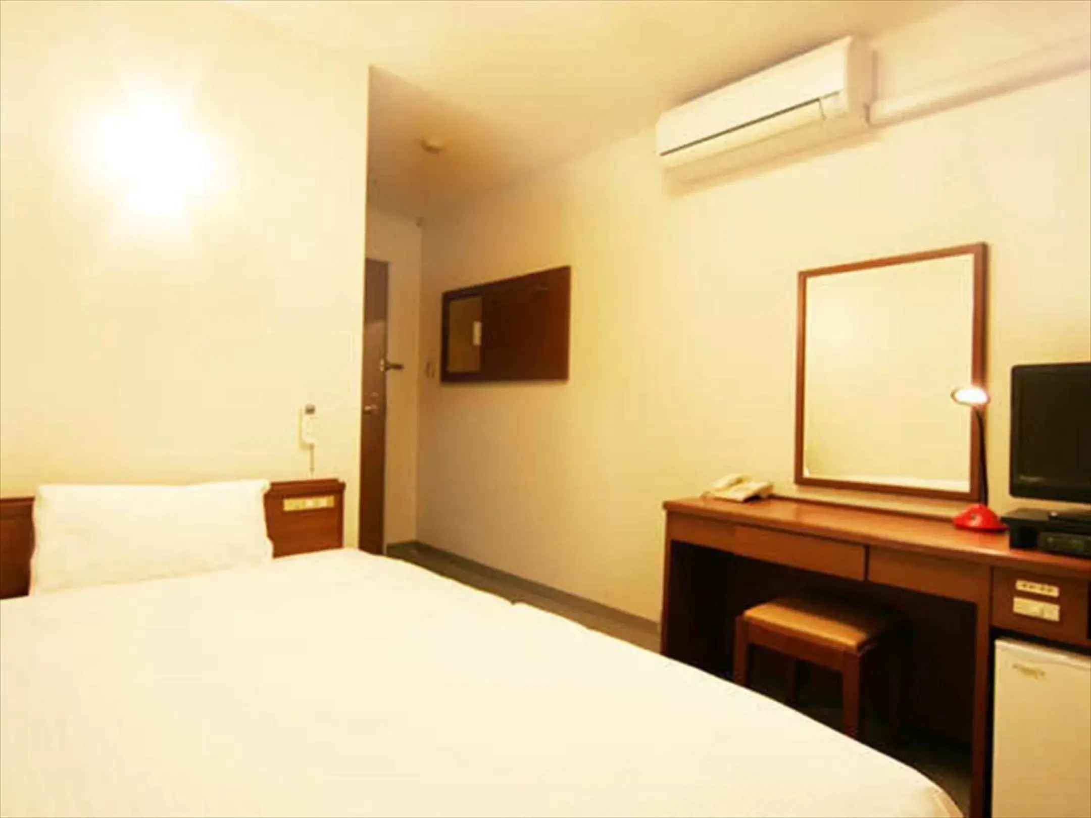 Photo of the whole room, Bed in Kochi Green Hotel Harimayabashi