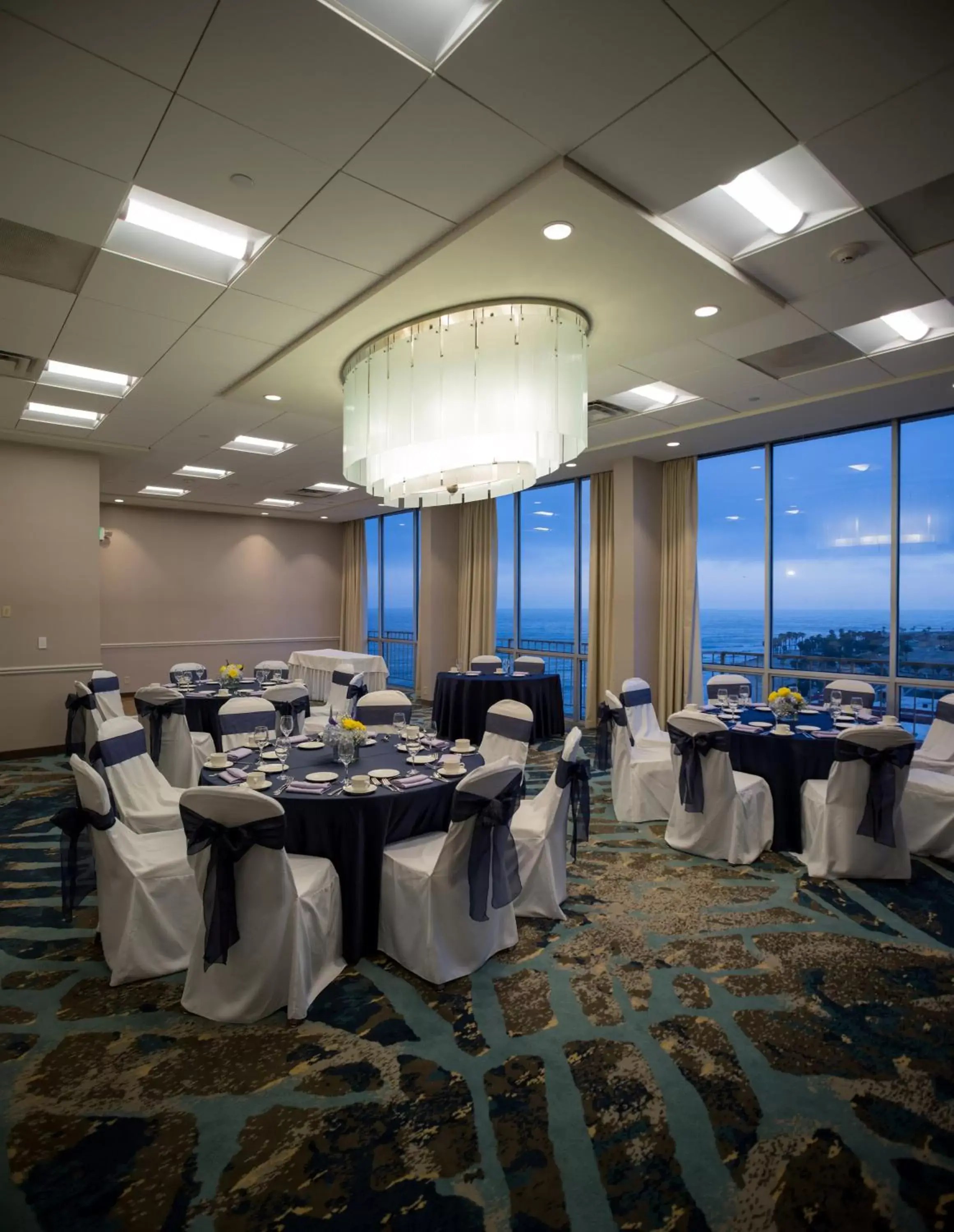 Banquet/Function facilities, Banquet Facilities in Crowne Plaza Hotel Ventura Beach, an IHG Hotel