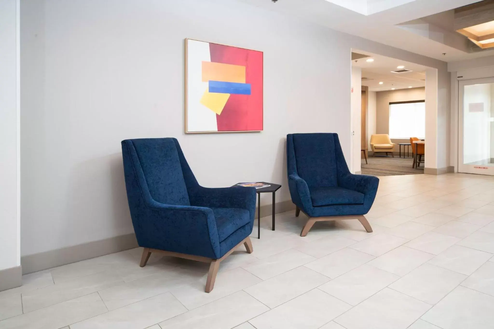 Lobby or reception, Seating Area in Holiday Inn Express and Suites Atlanta-Johns Creek, an IHG Hotel