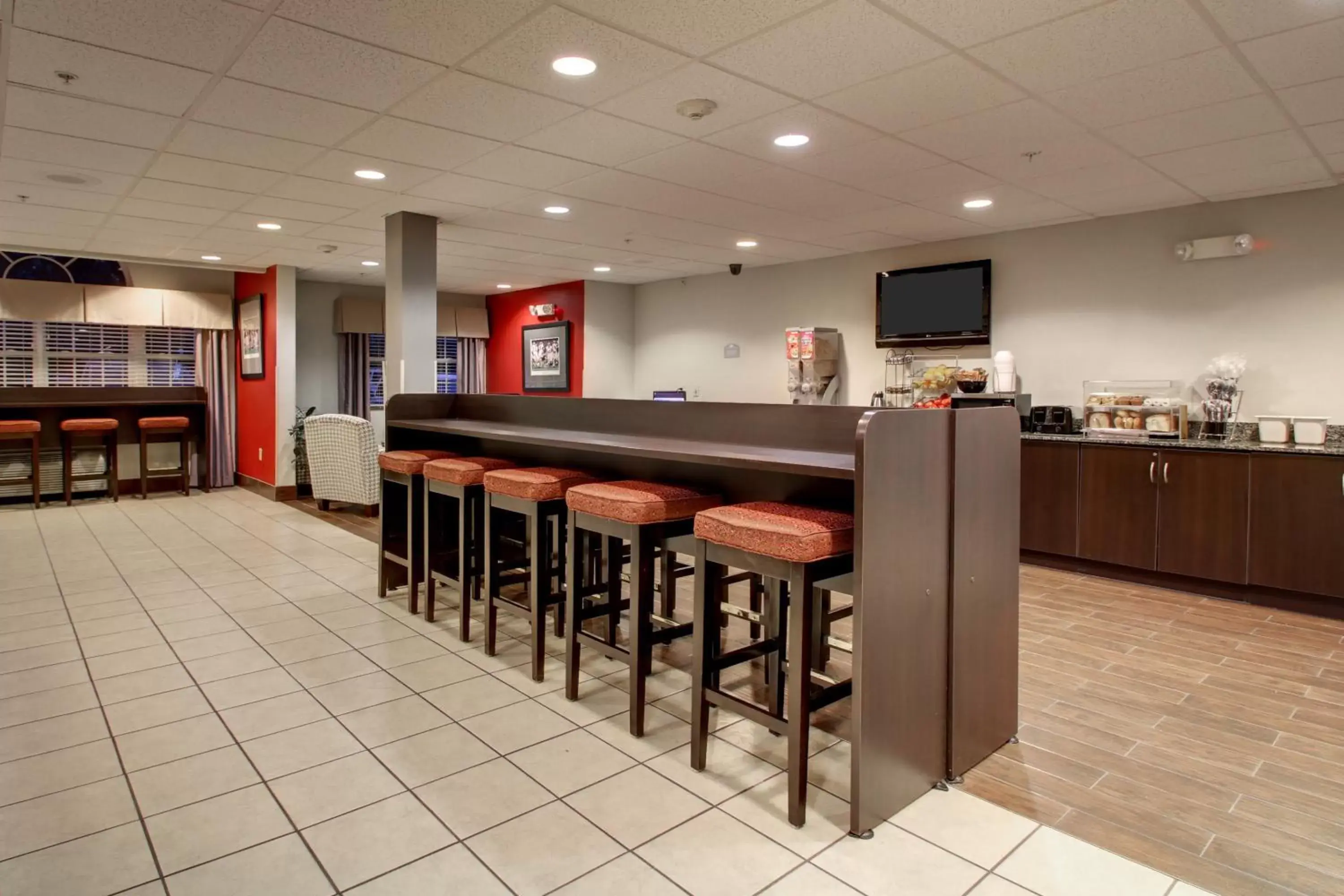 Lobby or reception in Microtel Inn & Suites by Wyndham Tuscaloosa