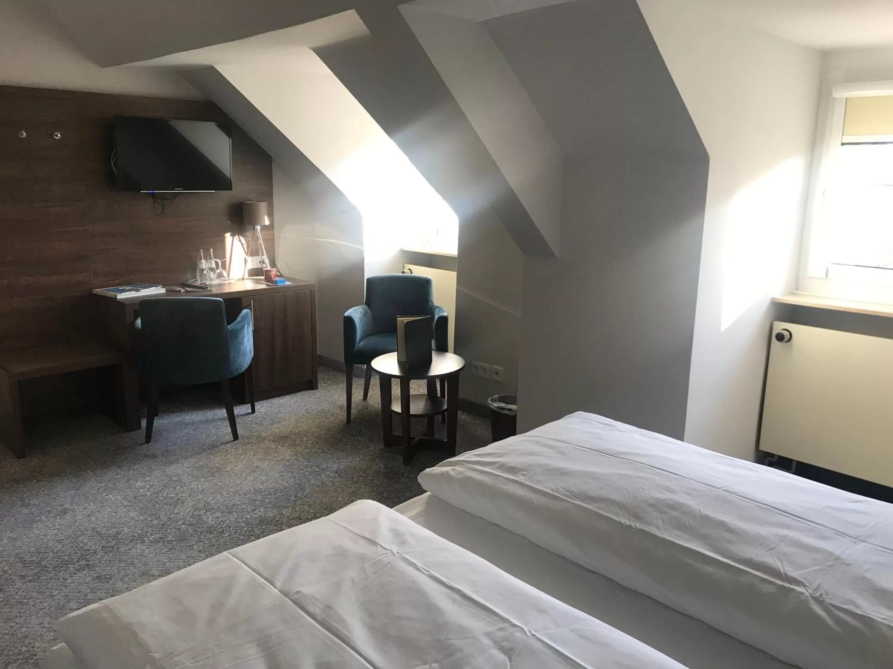 Communal lounge/ TV room, Bed in Hotel Haus Delecke