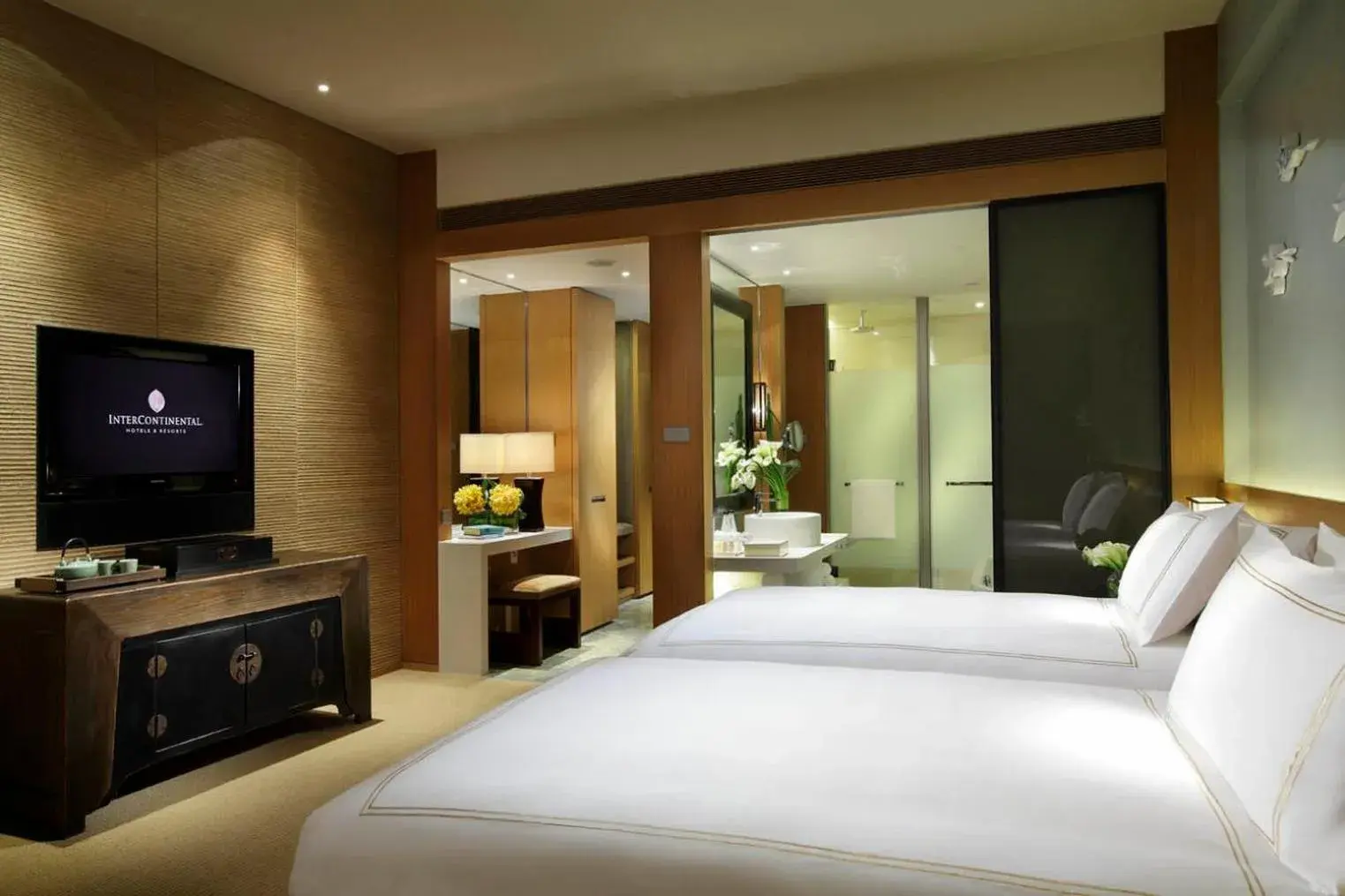 Photo of the whole room, Bed in InterContinental Suzhou Hotel, an IHG Hotel