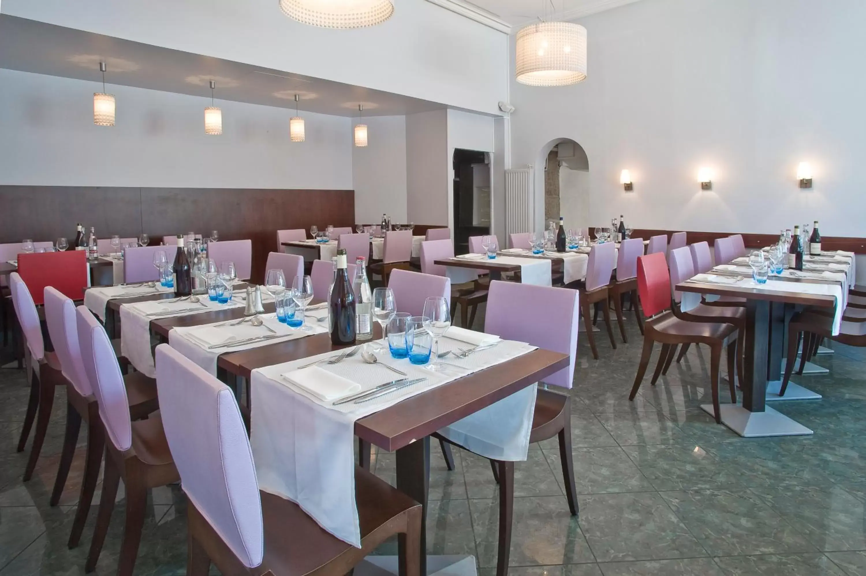 Restaurant/Places to Eat in Kyriad Hotel Dijon Gare