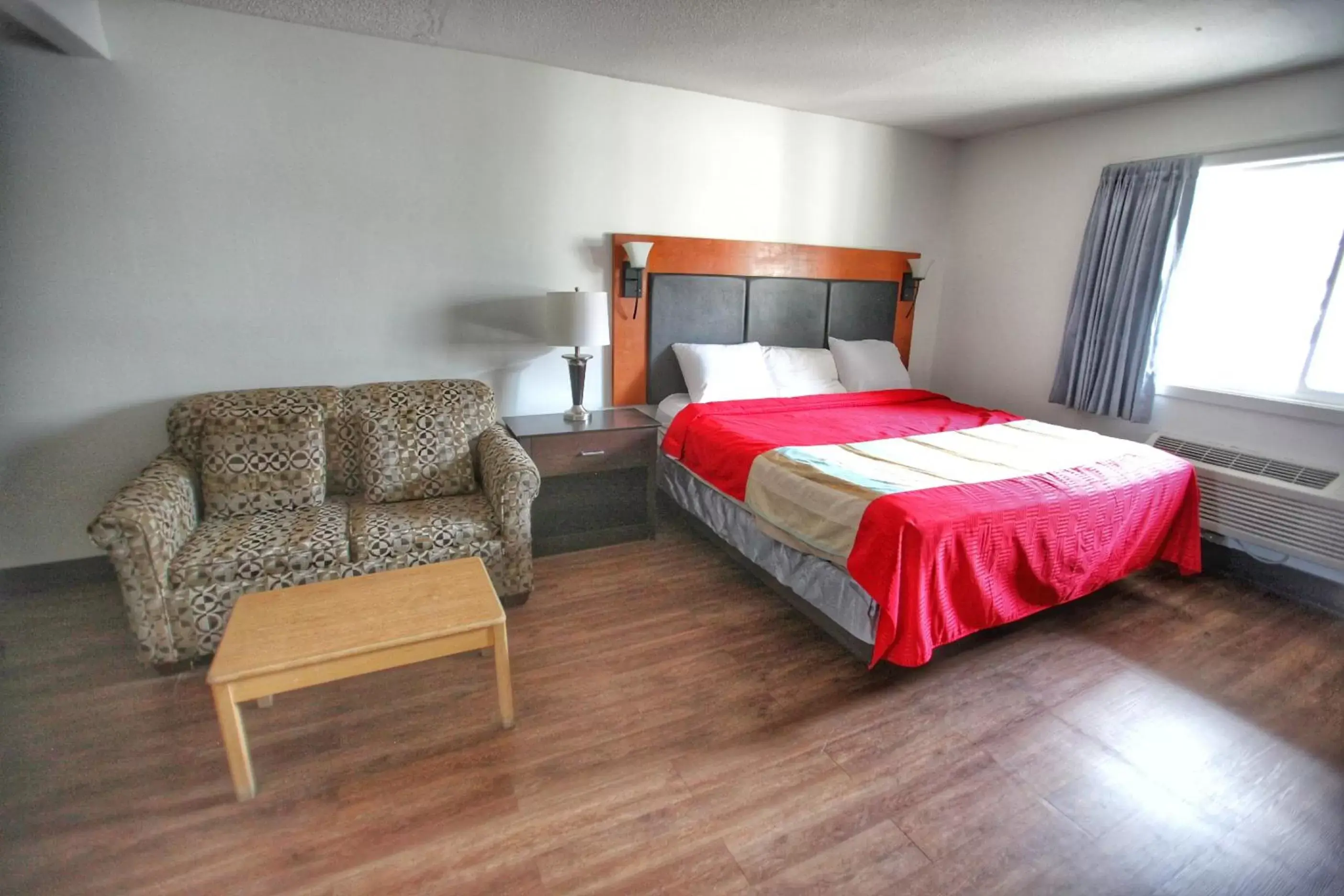 Bed in Best Budget Inn & Suites Kamloops