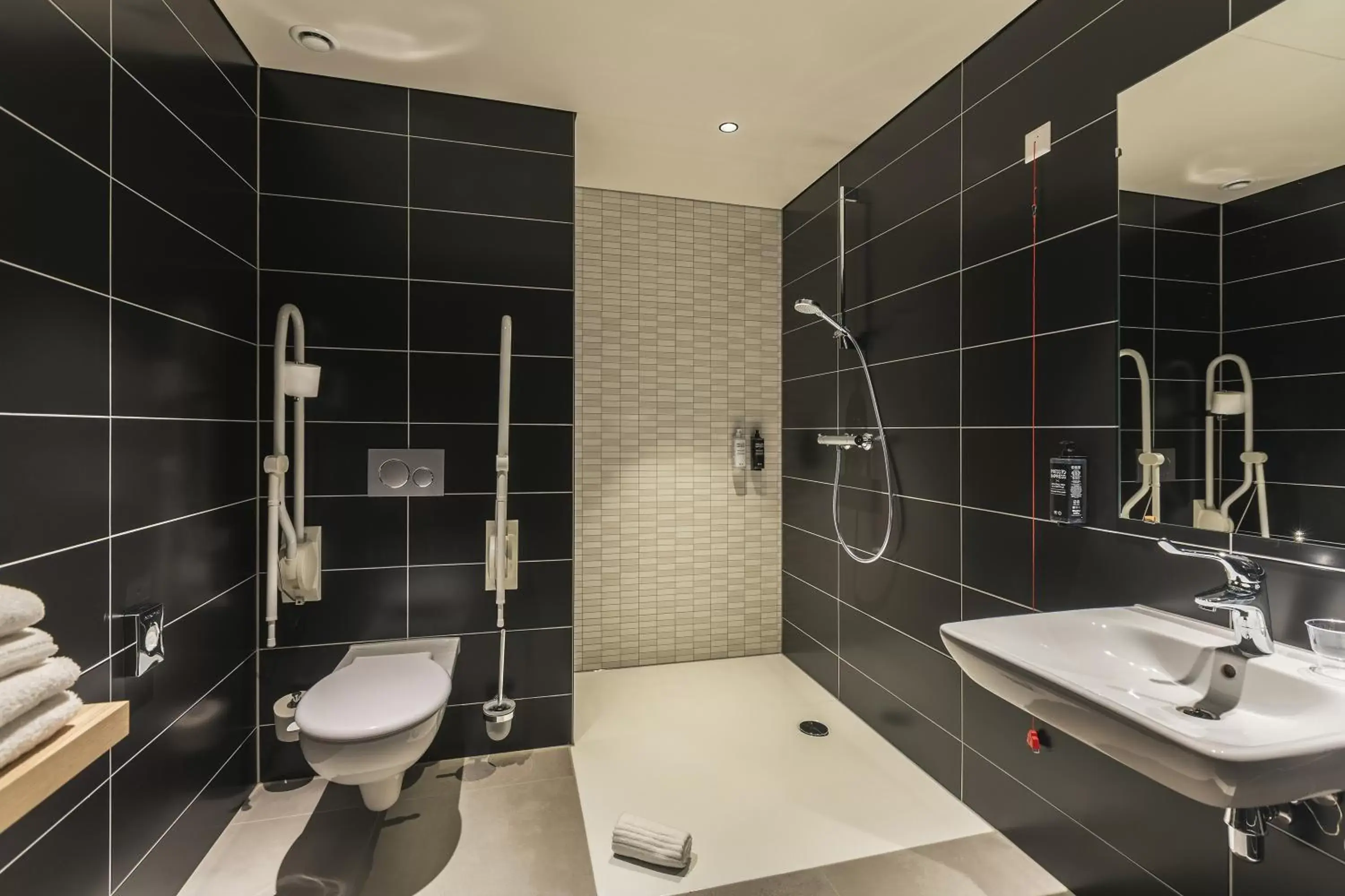 Bathroom in ibis Styles Arnhem Centre