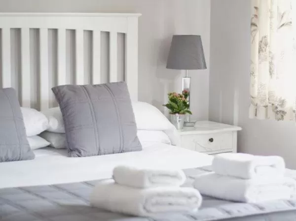 Bed in The Cambridge Guest House by Tas