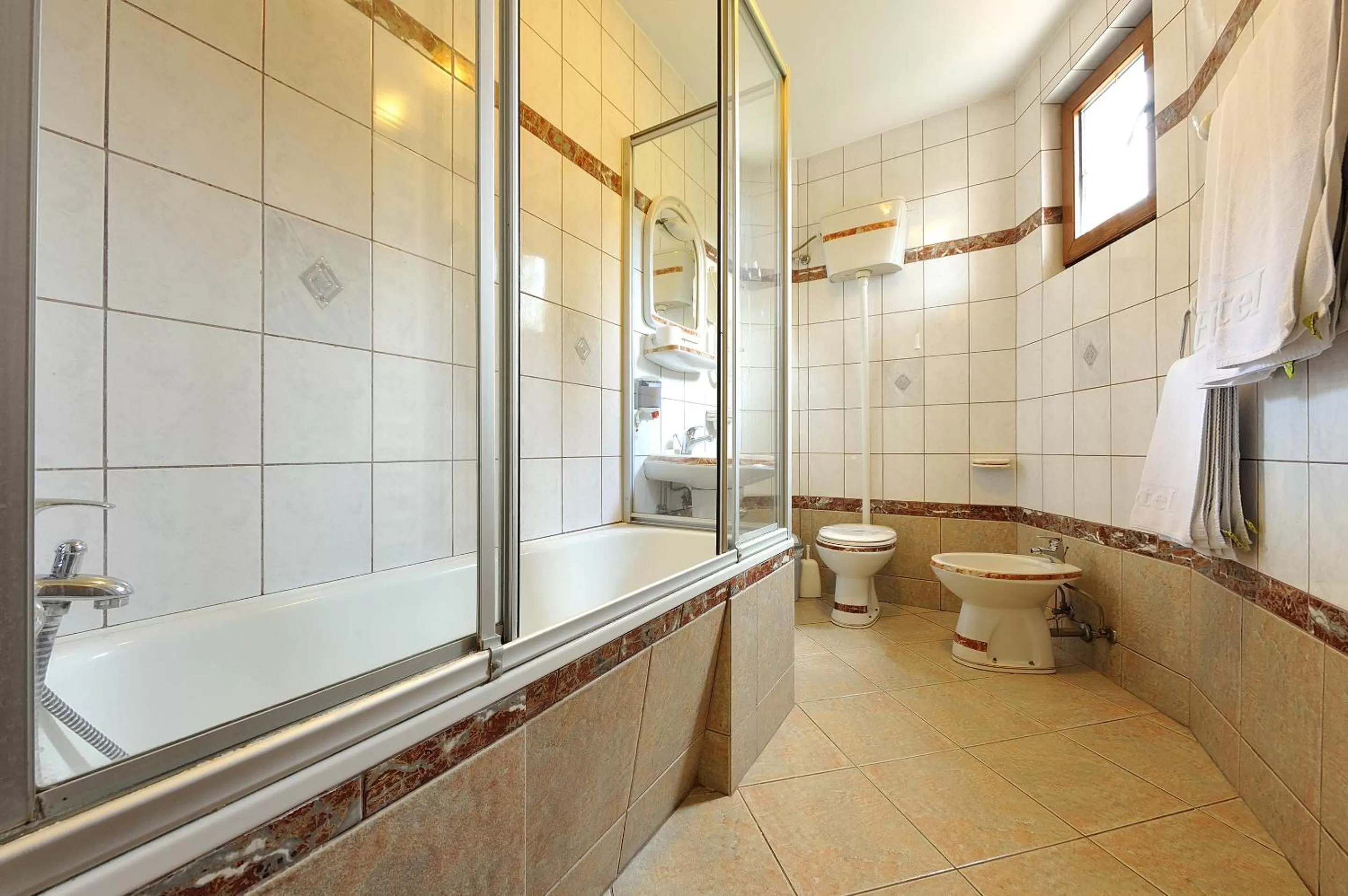 Shower in Hotel Sucevic Garni