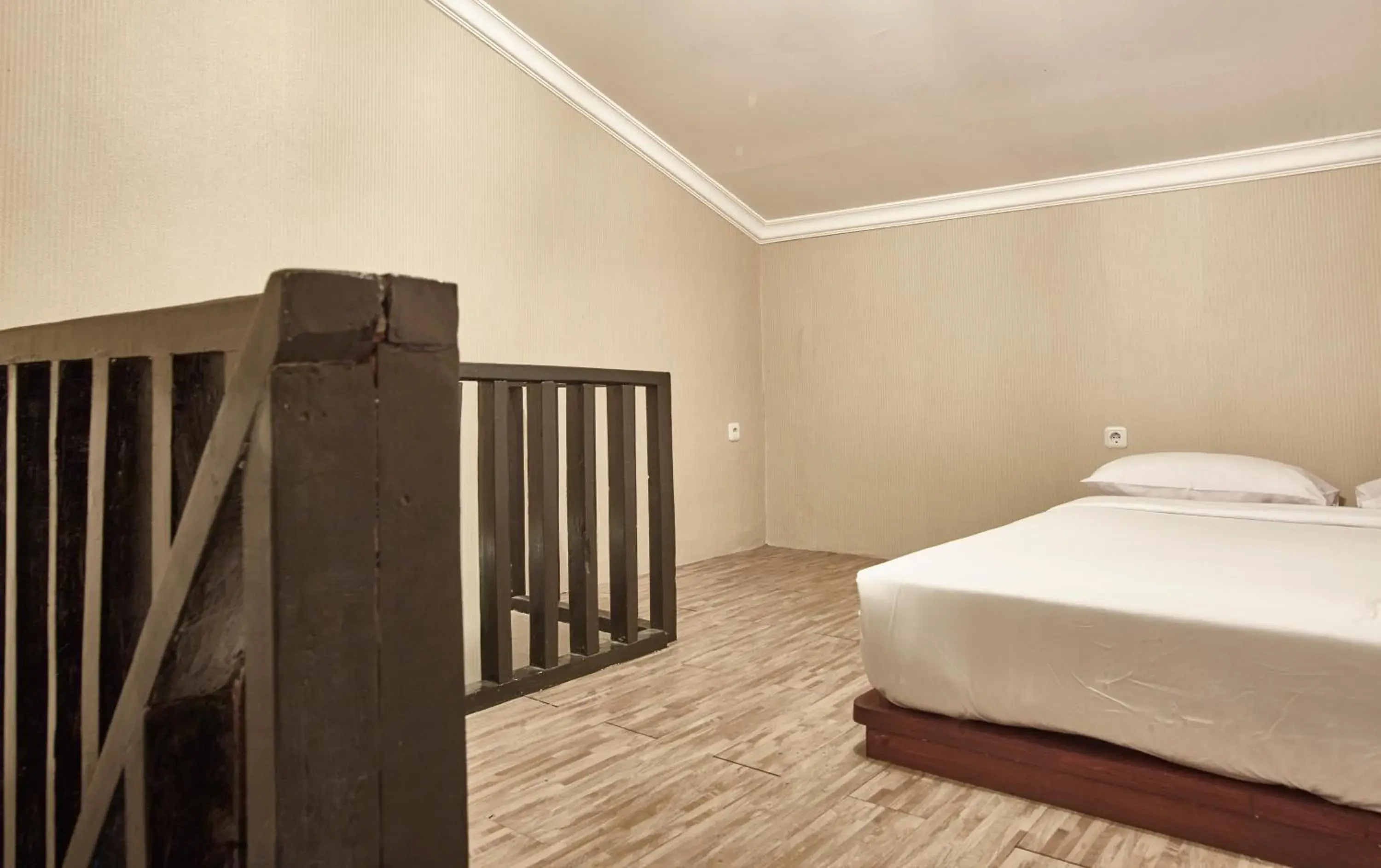 bunk bed, Bed in Twins Hotel bunk bed, Bed in Twins Hotel