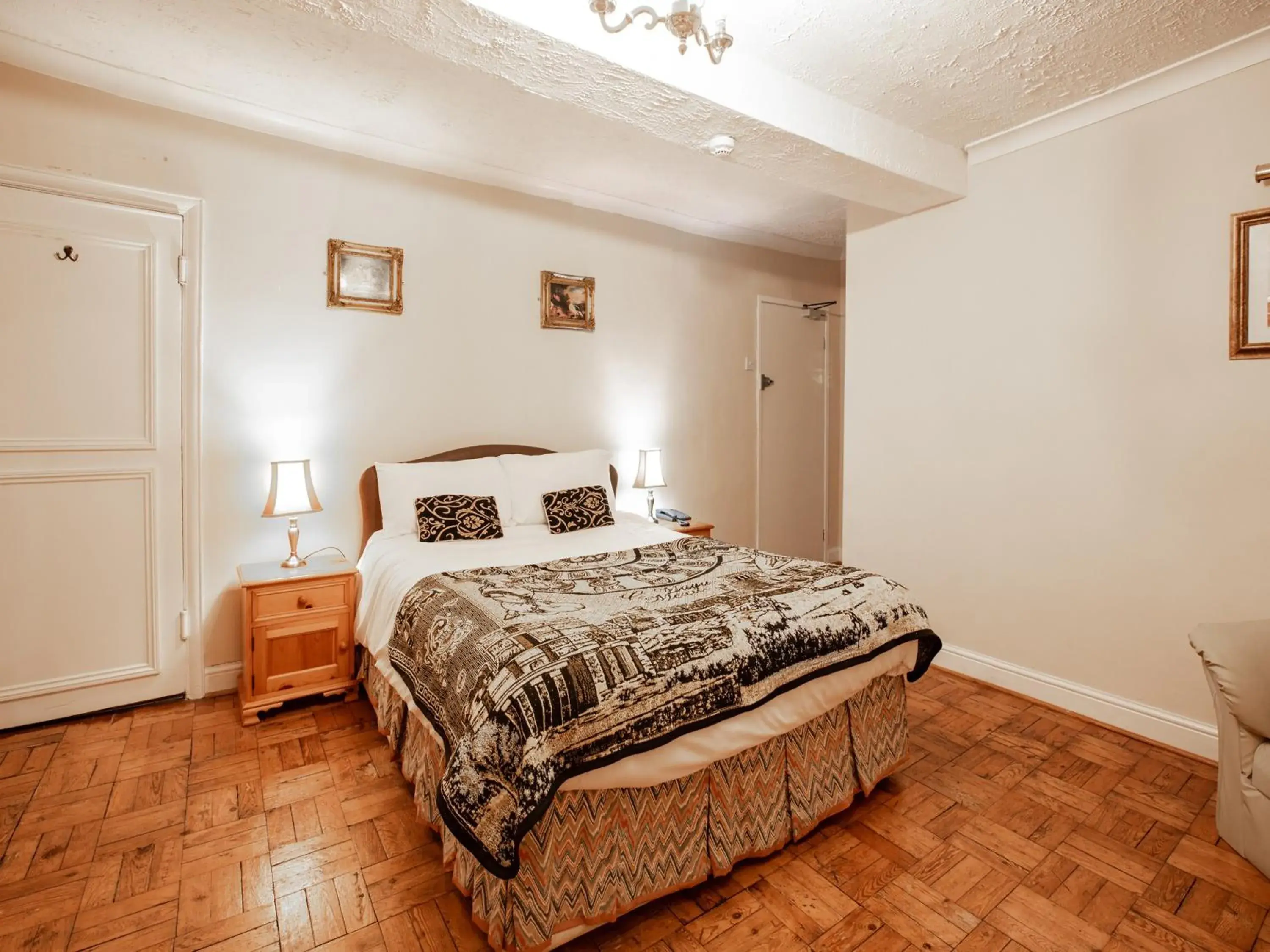 Bedroom, Bed in Wincham Hall Hotel