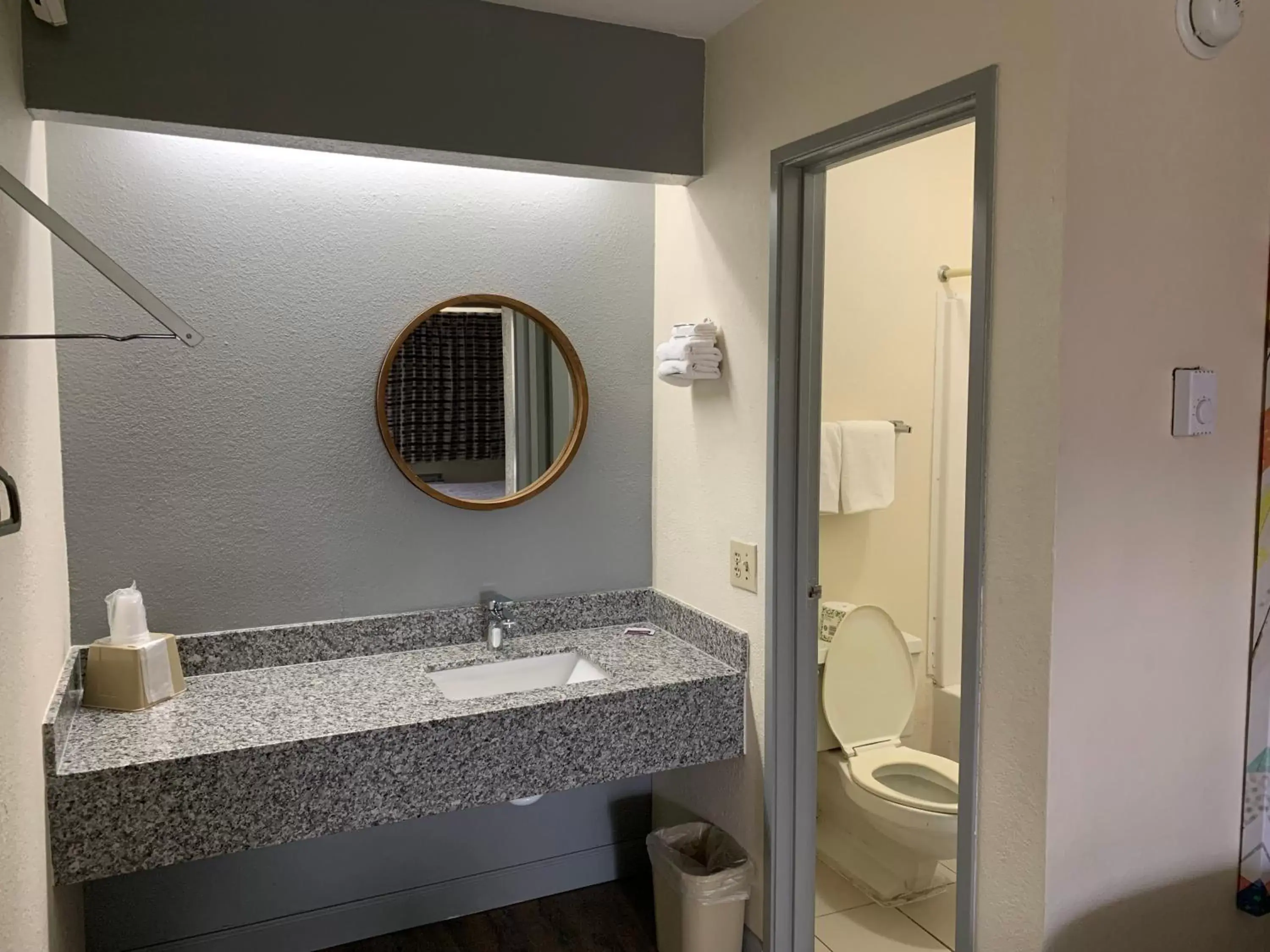 Area and facilities, Bathroom in Dallas Love Field Inn