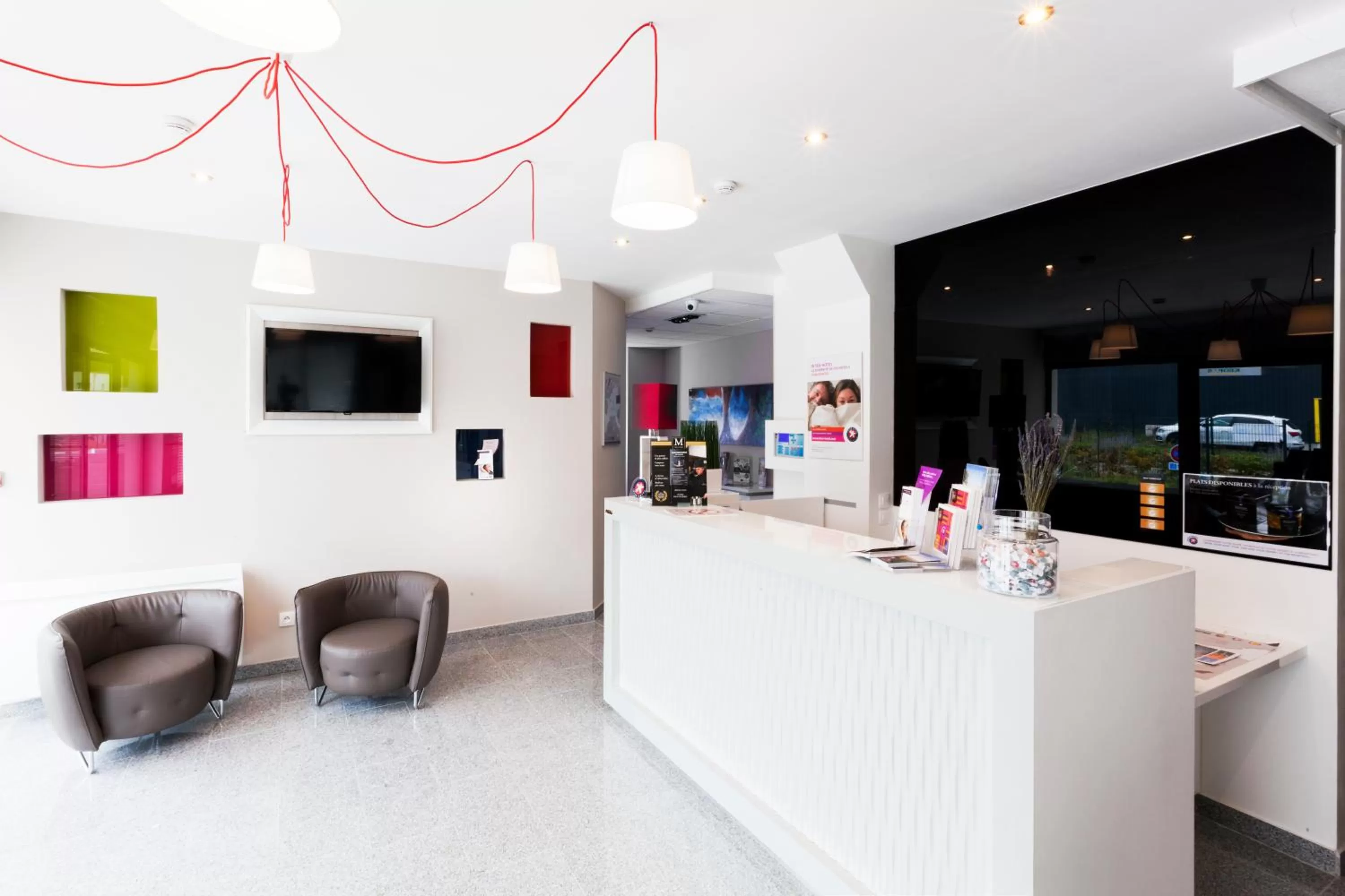 Lobby or reception in The Originals City, Marne-la-Vallée Est, Meaux ,GLASSY HOTEL