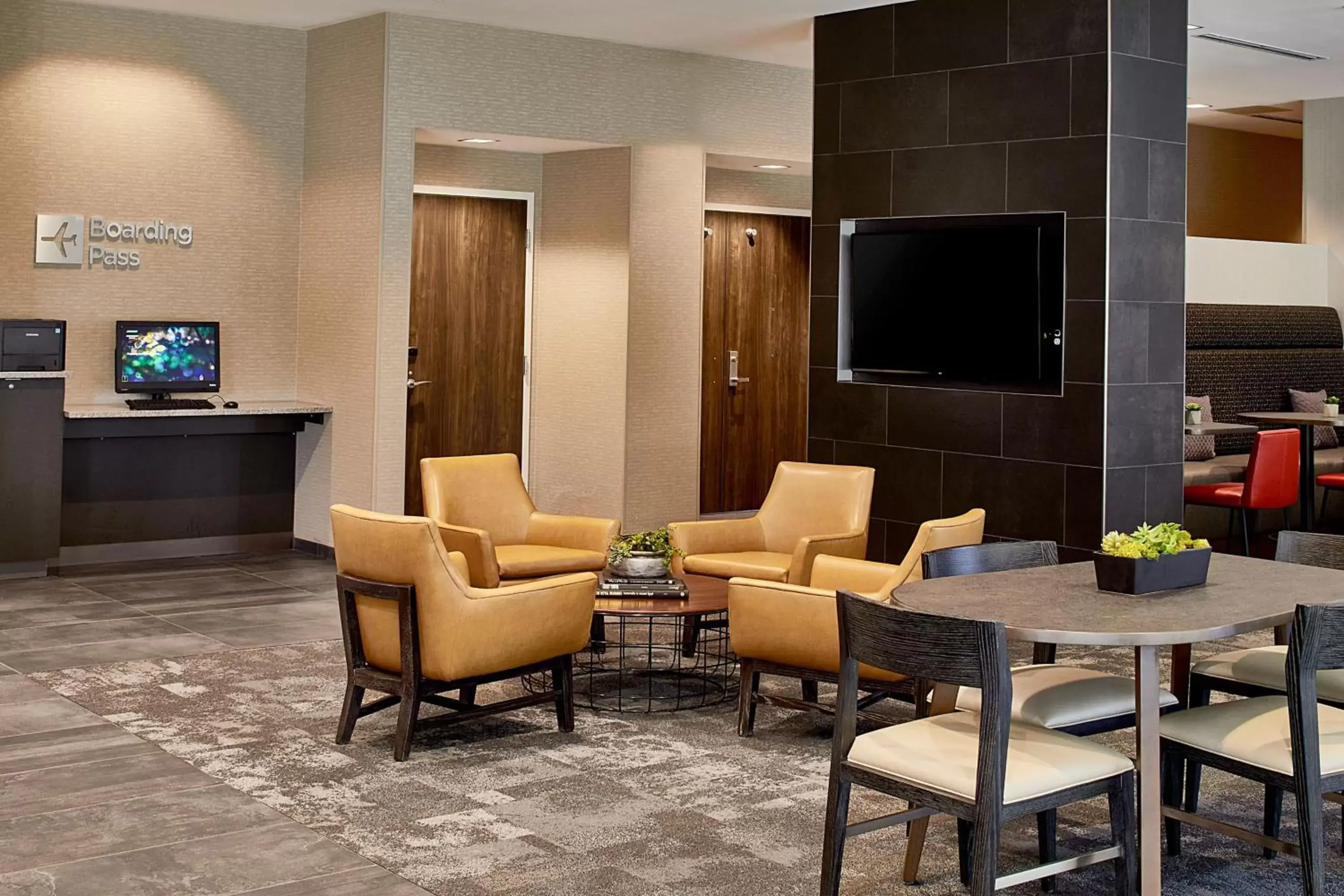 Lobby or reception, TV/Entertainment Center in Courtyard by Marriott Minneapolis West