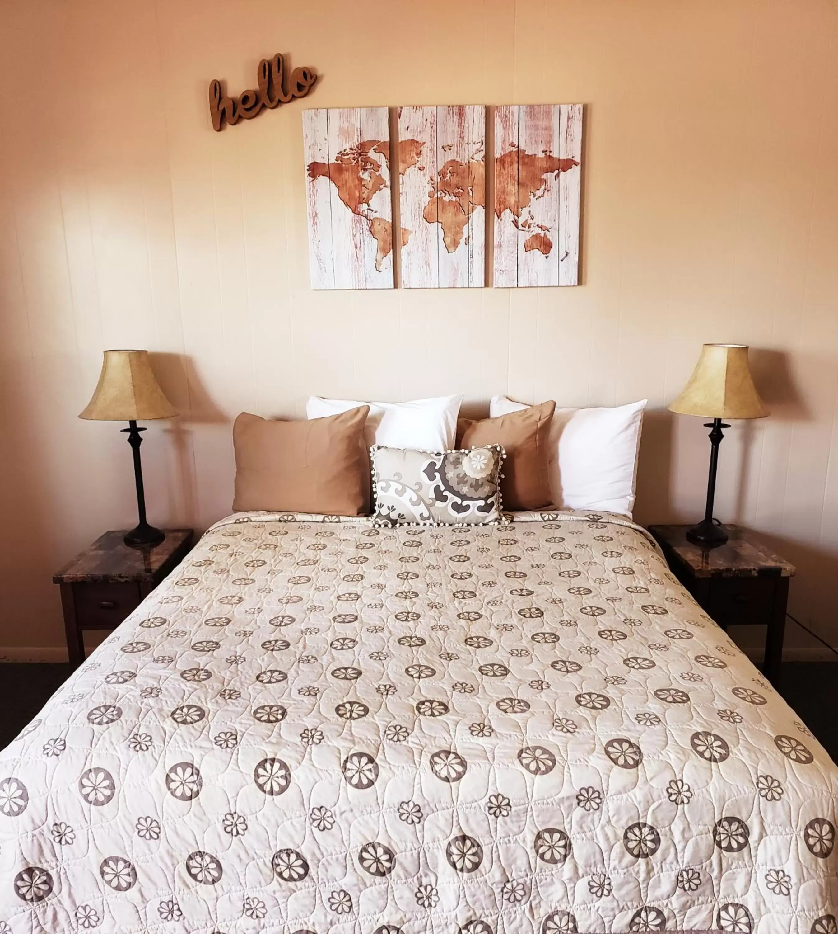 Bedroom, Bed in Red Rock Motel