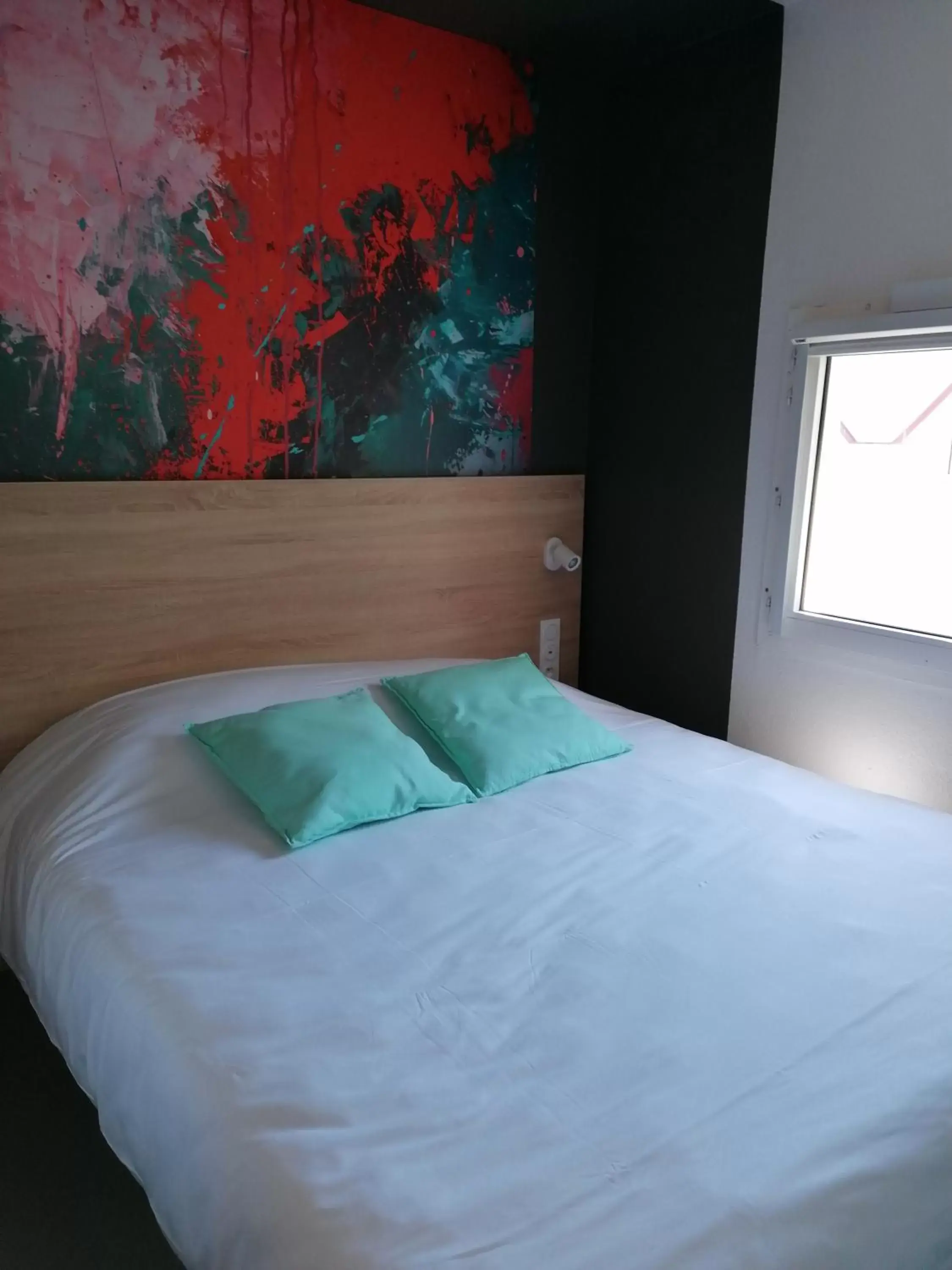Bedroom, Bed in Kyriad Direct Martigues