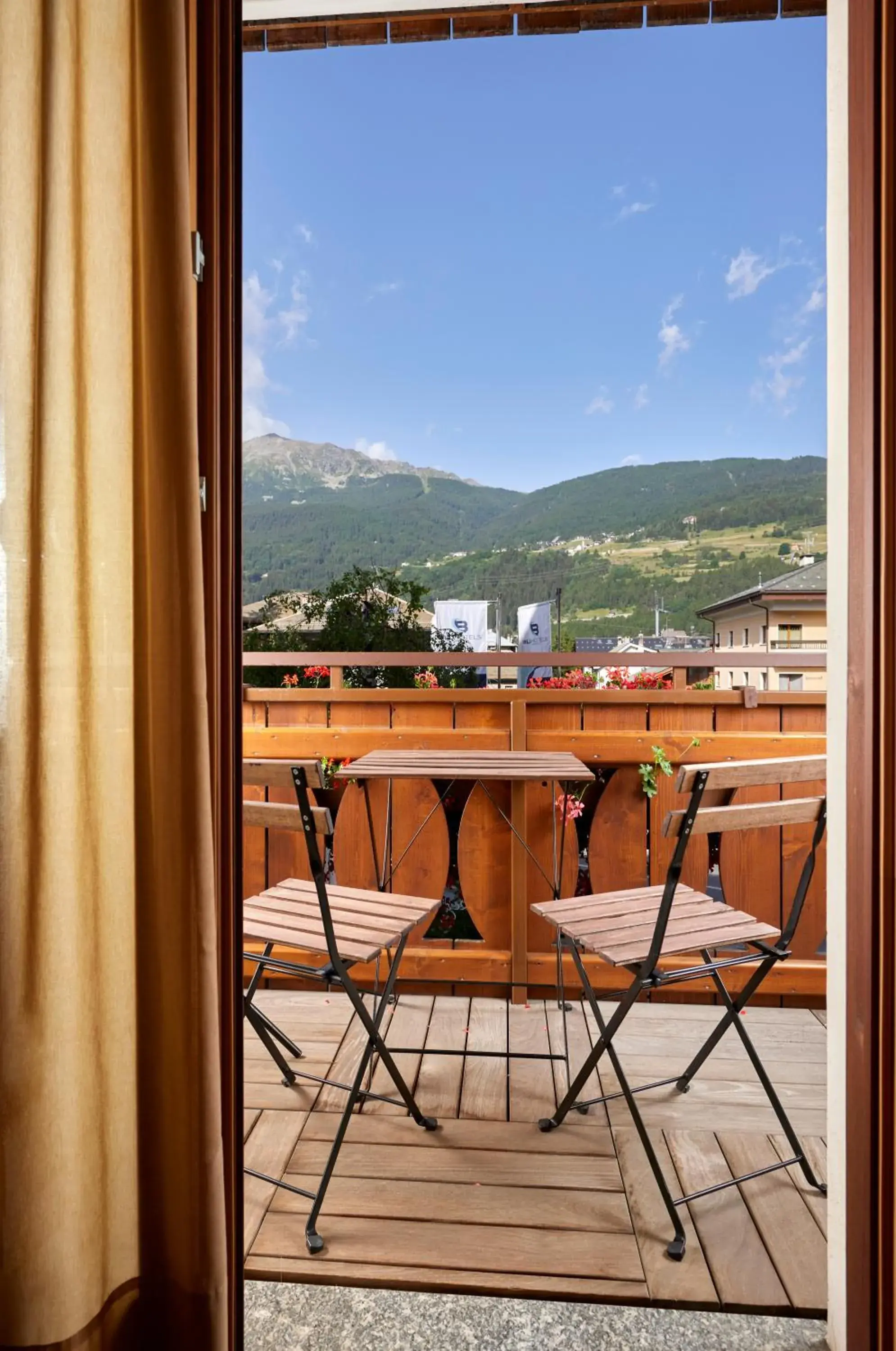 Bedroom, Mountain View in Rezia Hotel Bormio