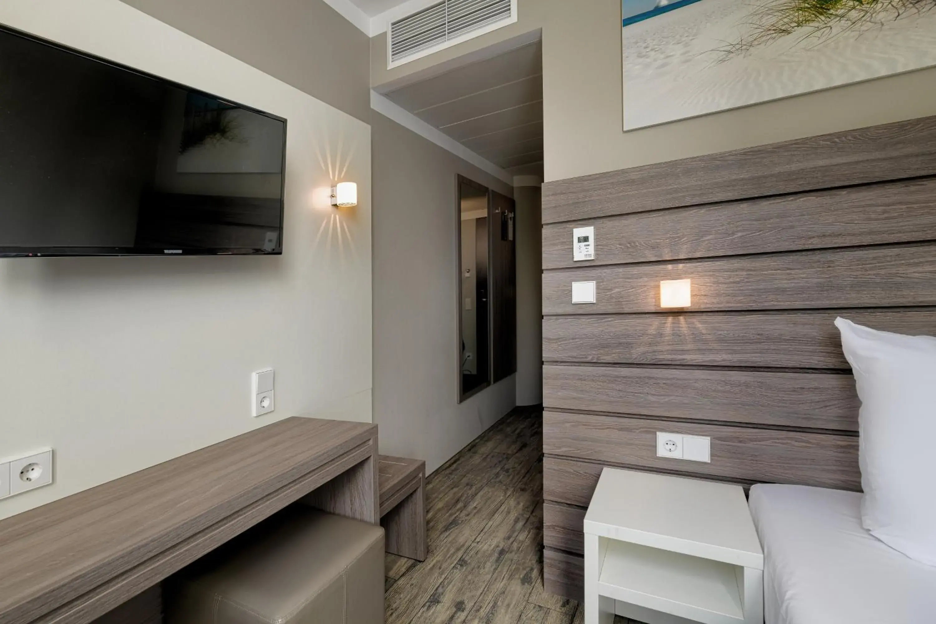 TV and multimedia, Bed in Tulip Inn München Messe TV and multimedia, Bed in Tulip Inn München Messe