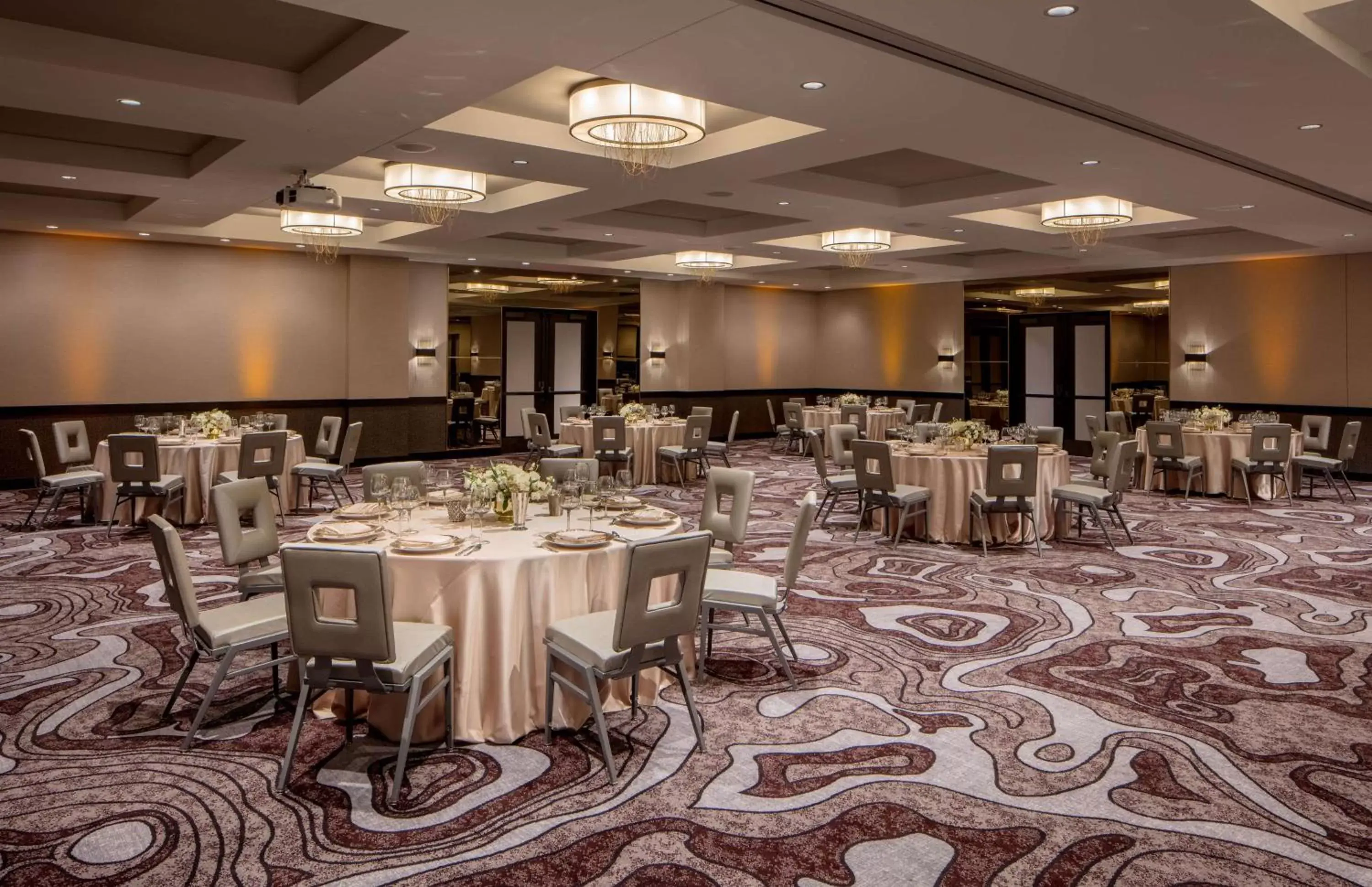 Meeting/conference room, Banquet Facilities in Embassy Suites By Hilton Minneapolis Downtown Hotel