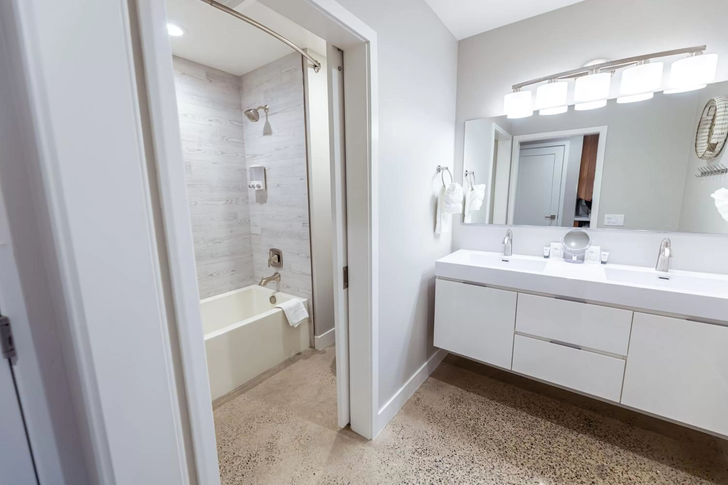 Bathroom in Baywood Inn Bed & Breakfast