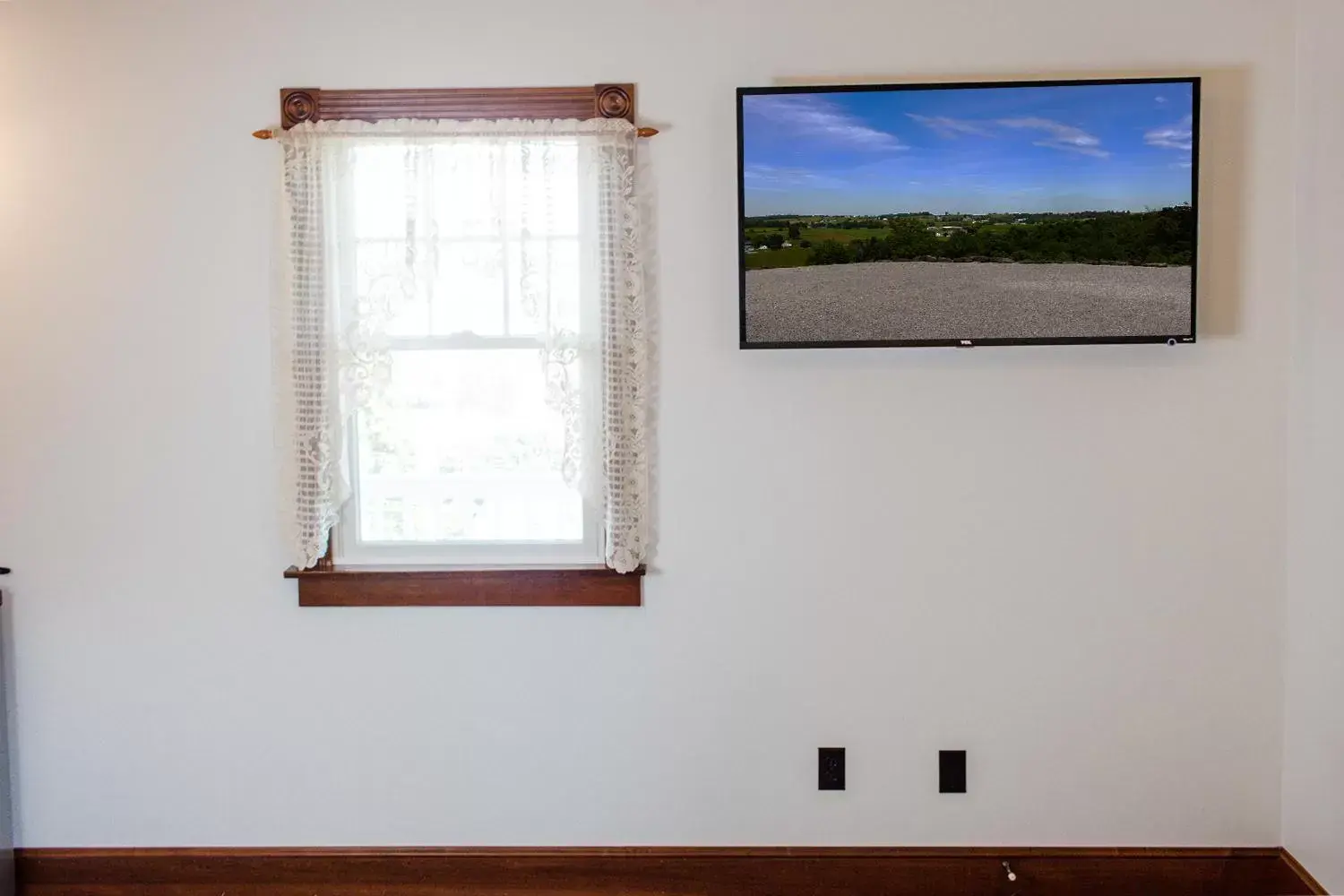 TV/Entertainment Center in Hillside Inn