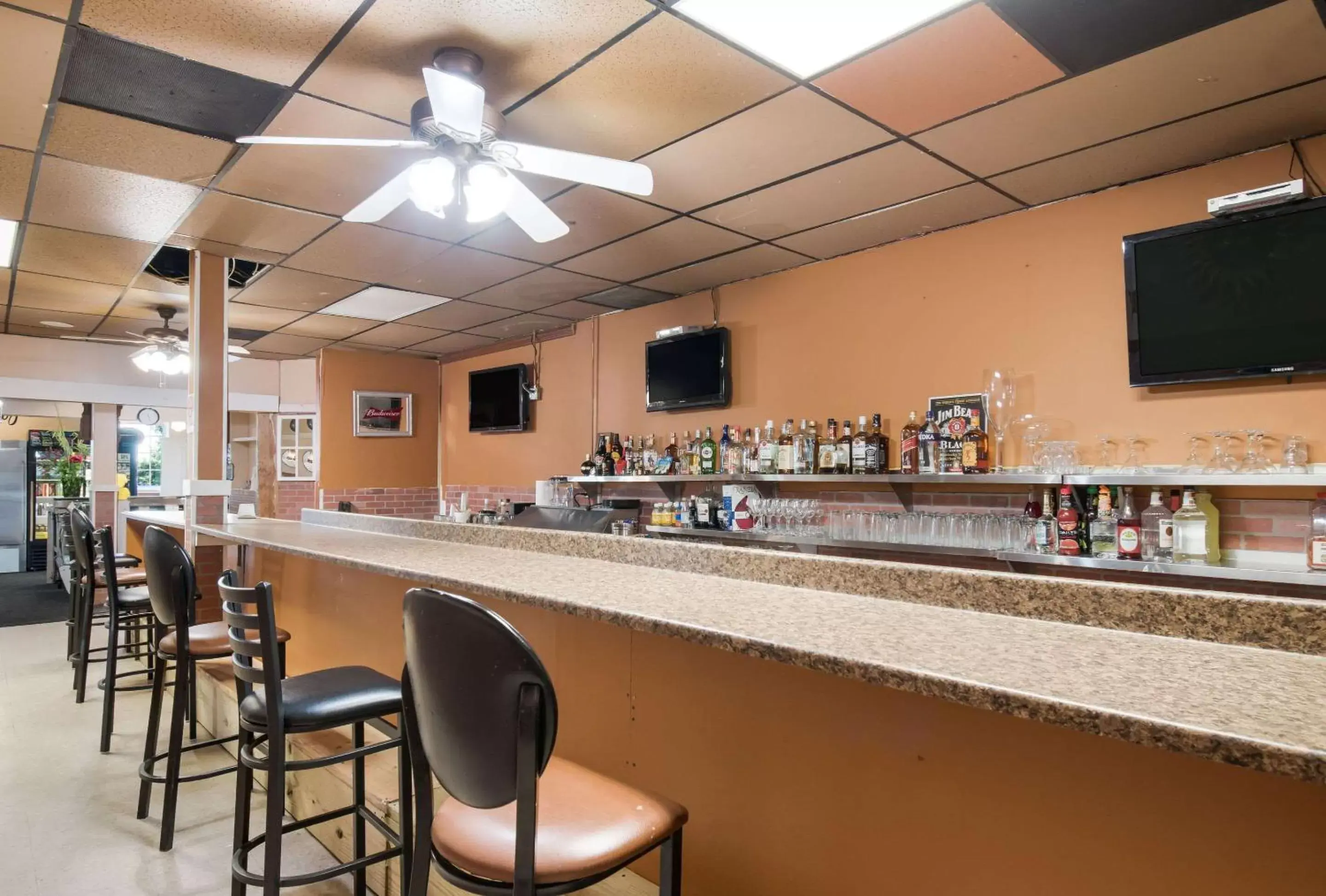 Restaurant/places to eat, Lounge/Bar in Rodeway Inn Wormleysburg – Harrisburg