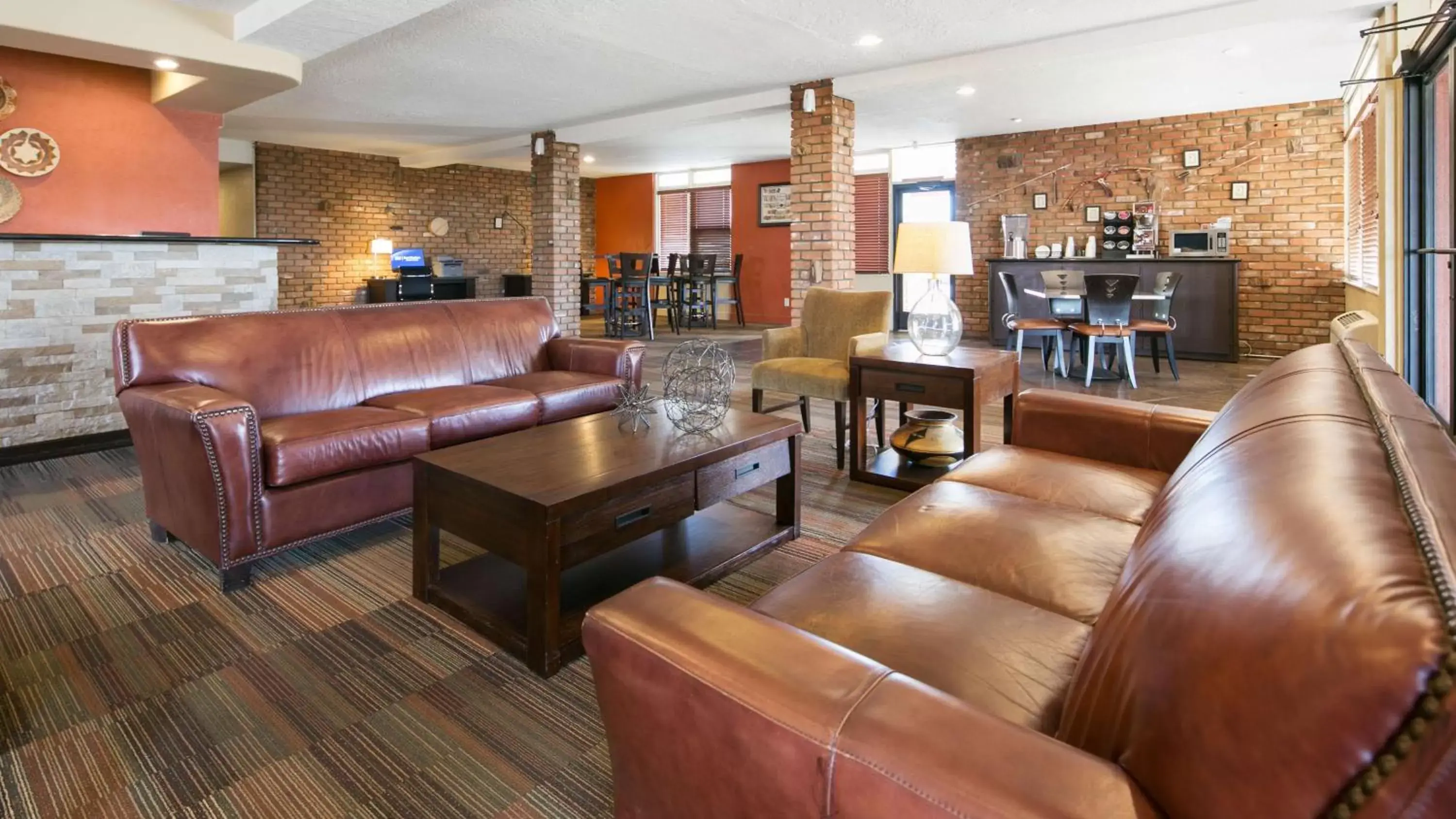 Lobby or reception, Lounge/Bar in Best Western Pony Soldier Inn & Suites
