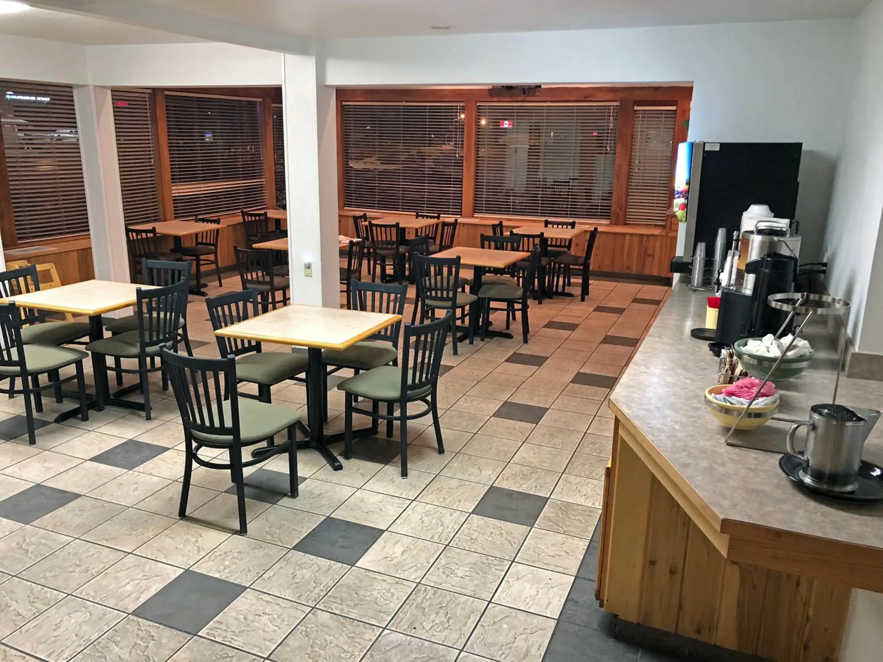 Communal lounge/ TV room, Restaurant/Places to Eat in FairBridge Inn, Suites & Conference Center – Missoula