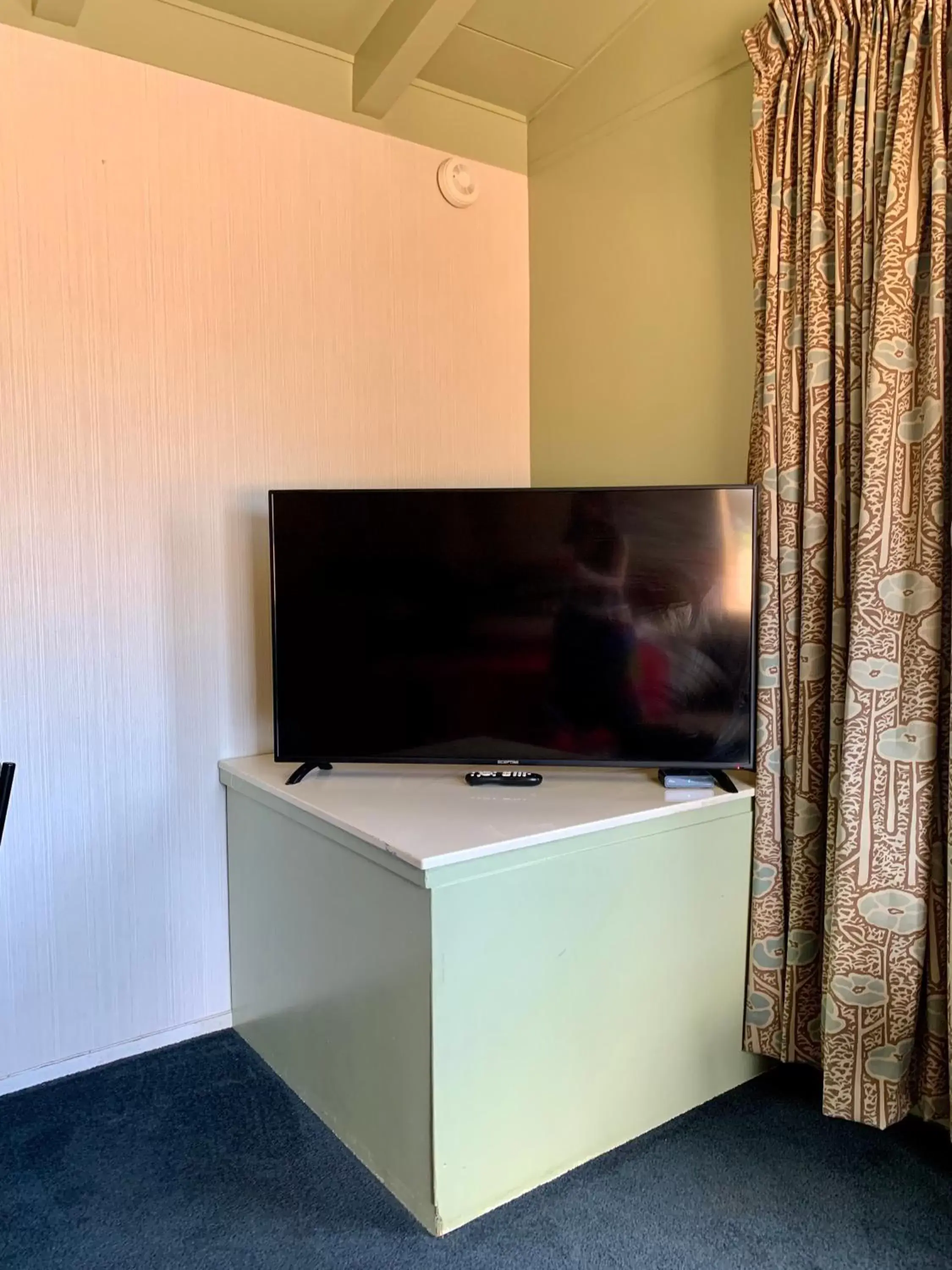 TV/Entertainment Center in Stevensons Inn