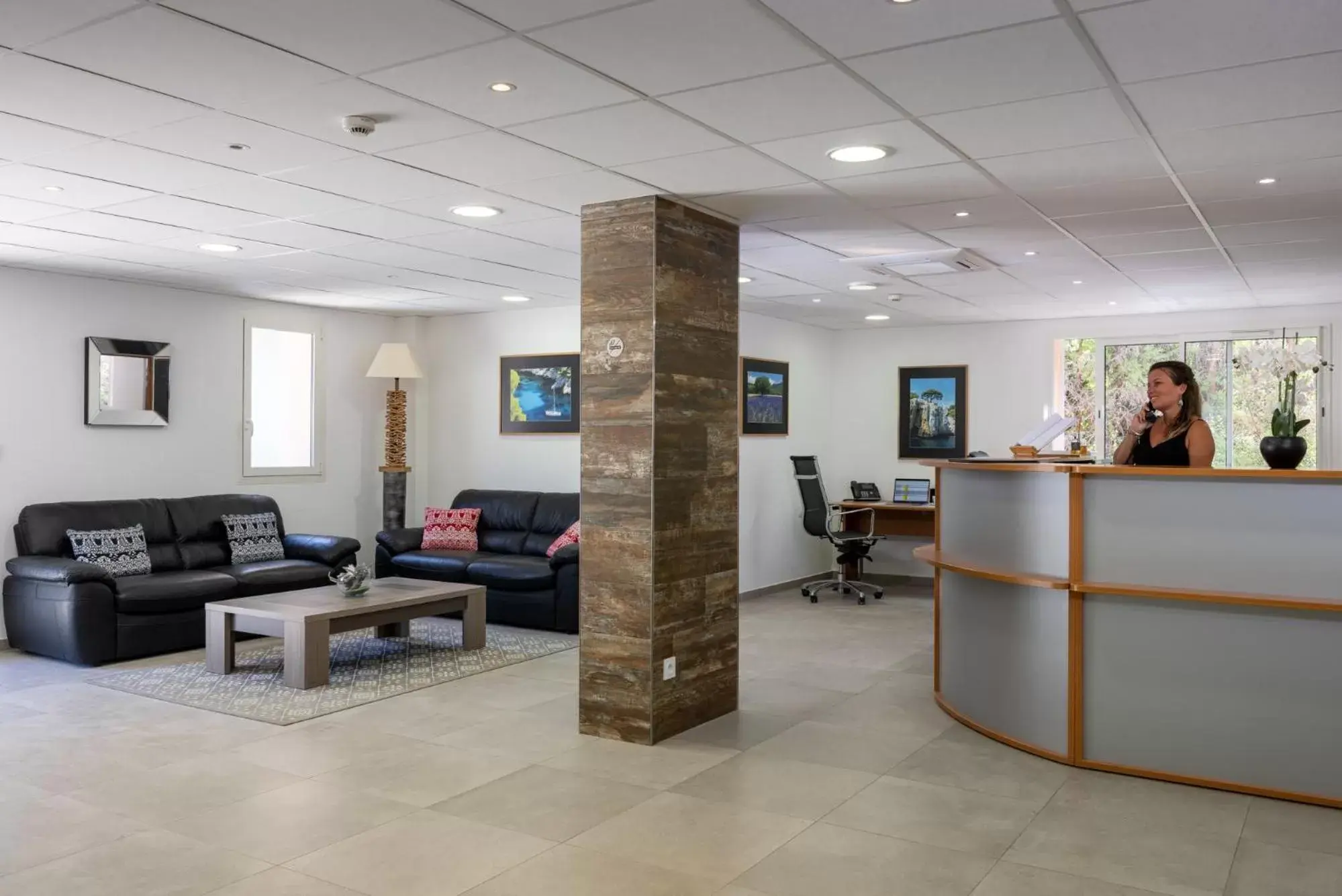 Lobby/Reception in The Originals City, Hôtel Les Bastides du Gapeau