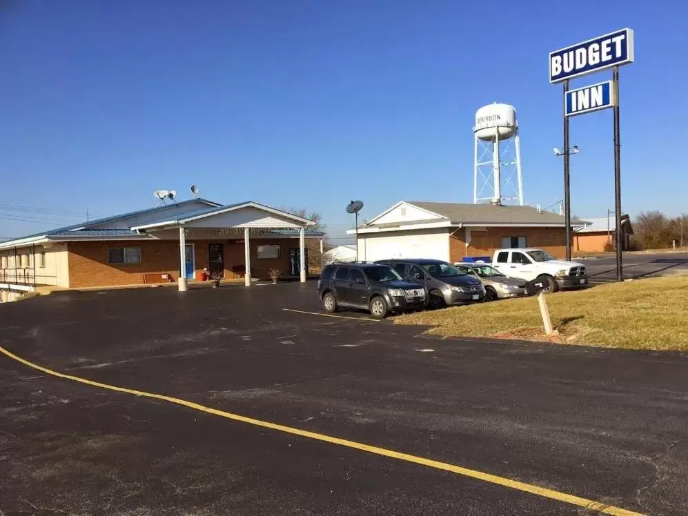 Property Building in Budget Inn Motel