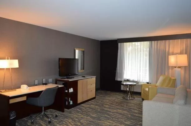 Living room in Wyndham Lancaster Resort and Convention Center