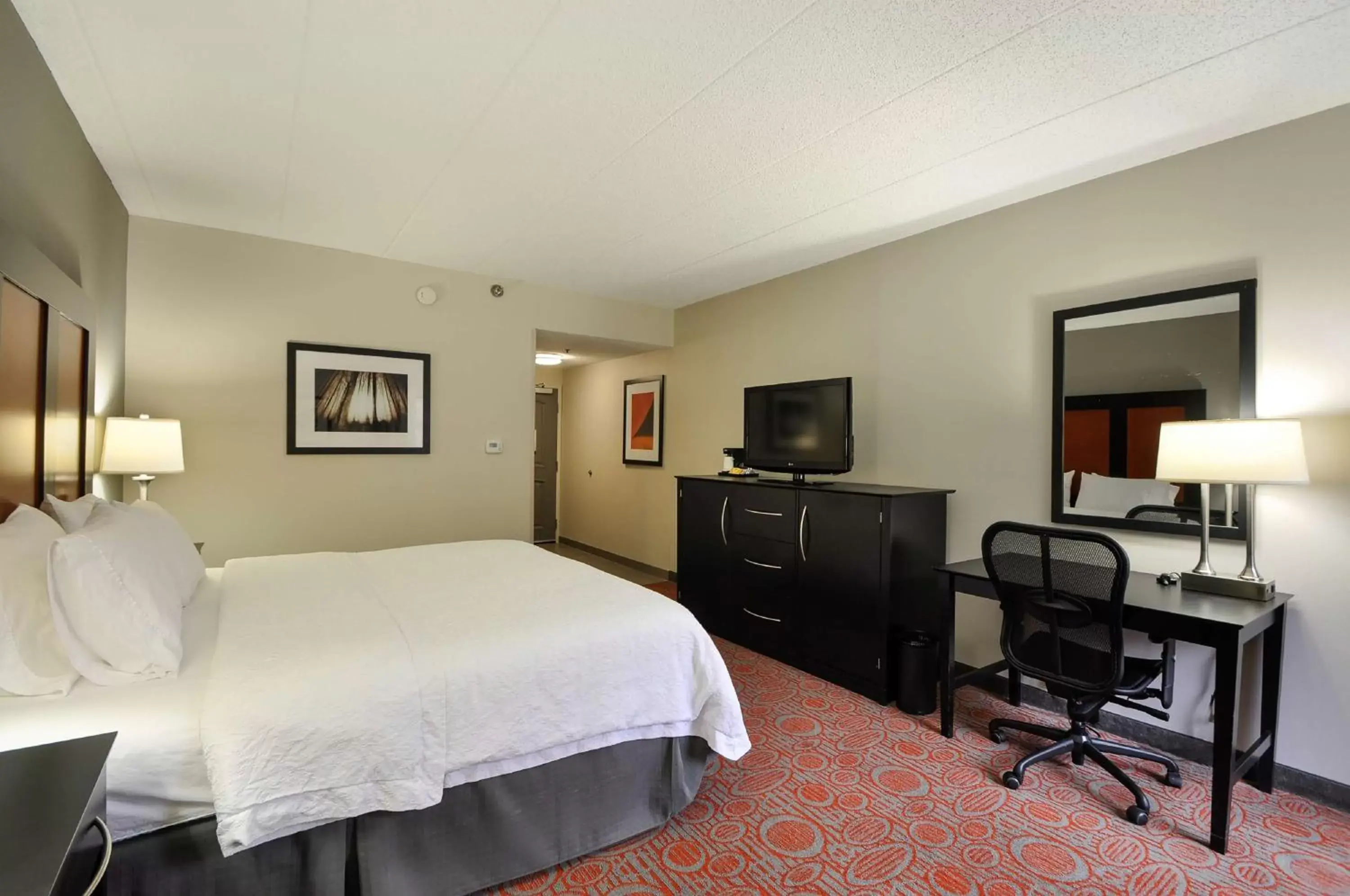 Bedroom in Hampton Inn Stafford / Quantico-Aquia