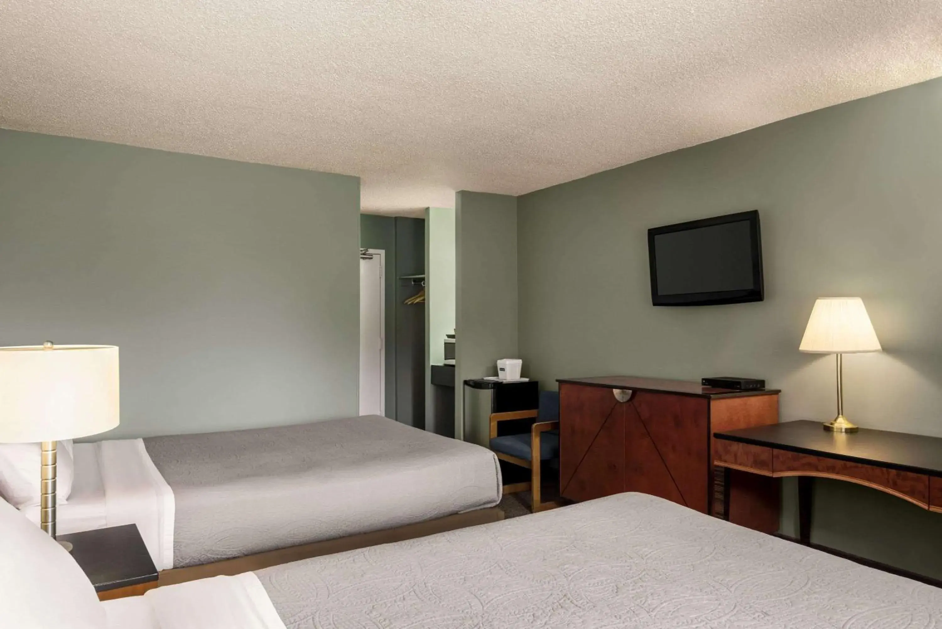 Photo of the whole room, Bed in Travelodge by Wyndham Swift Current