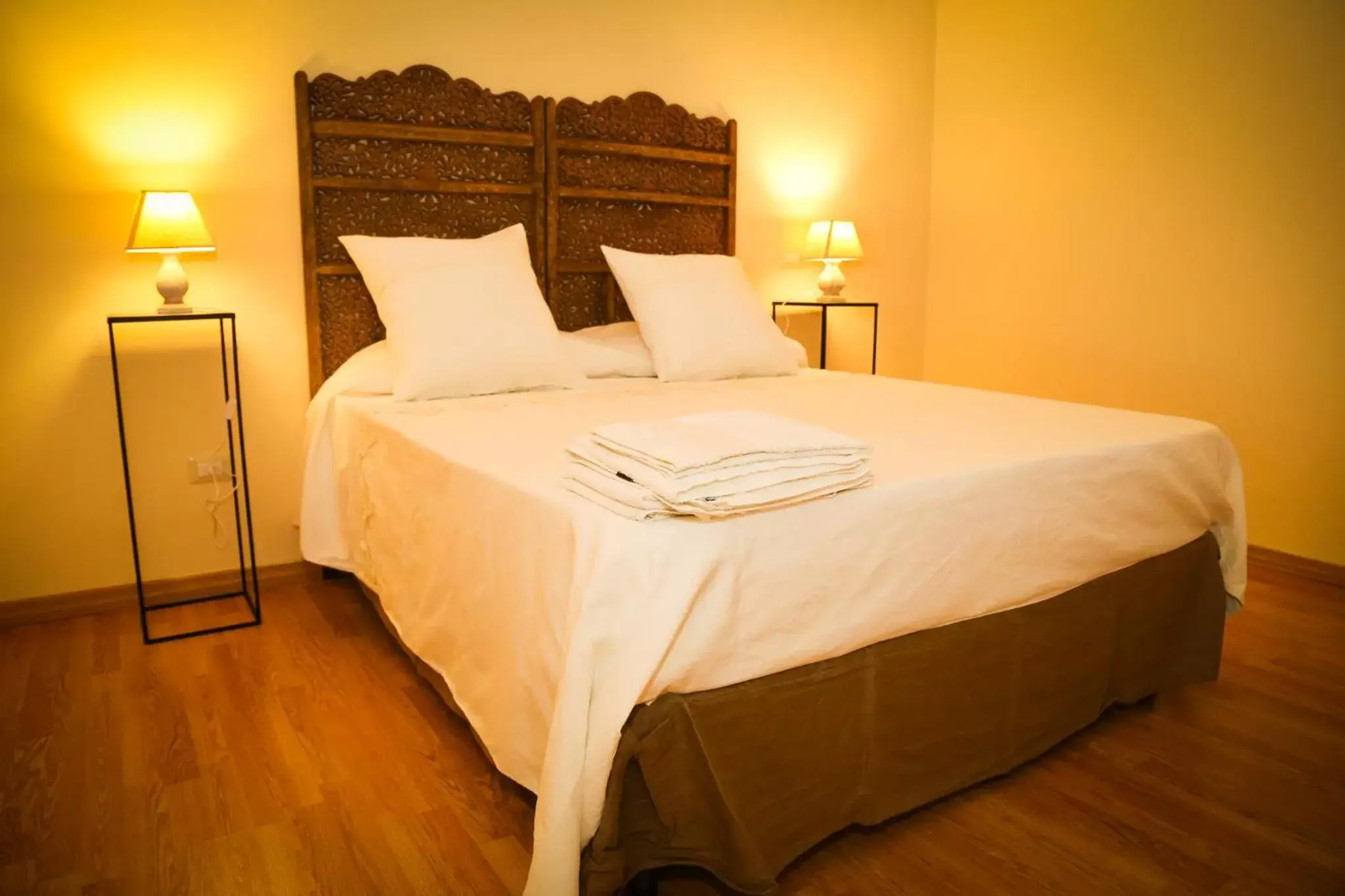 Large Double Room in I Racconti di Partenope Large Double Room in I Racconti di Partenope