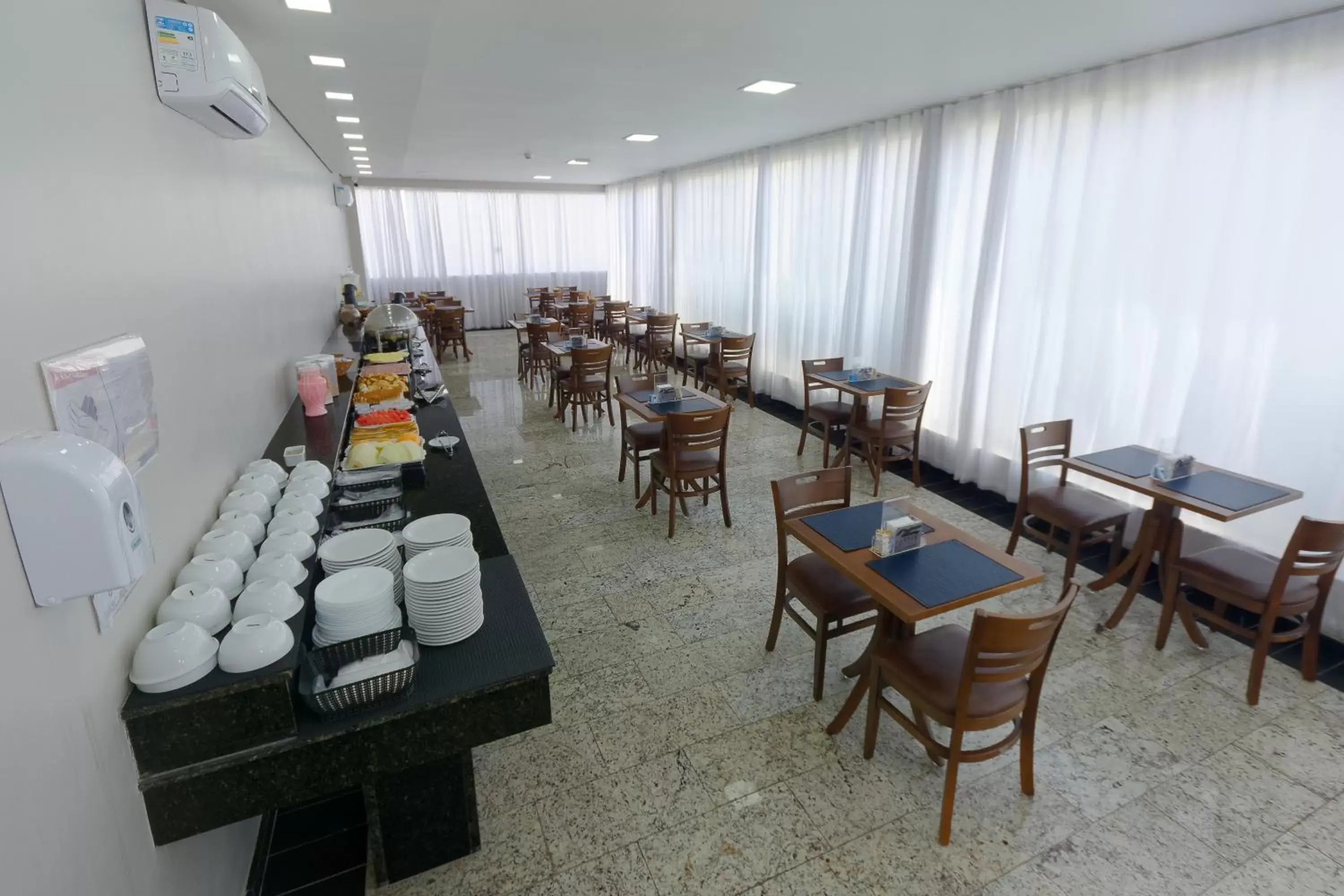 Restaurant/places to eat in Fênix Hotel Bom Retiro Restaurant/places to eat in Fênix Hotel Bom Retiro