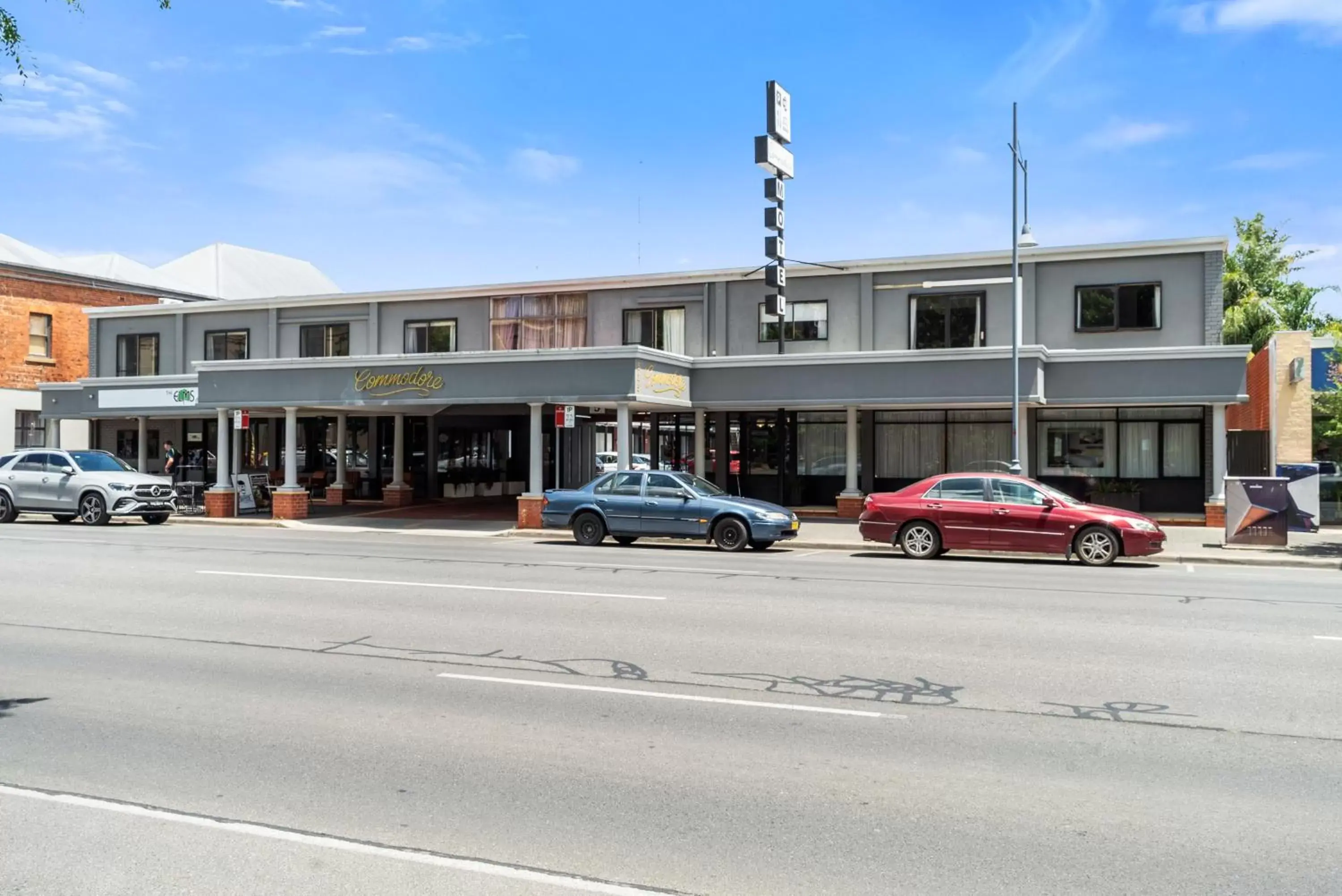 Property Building in Commodore Motor Inn
