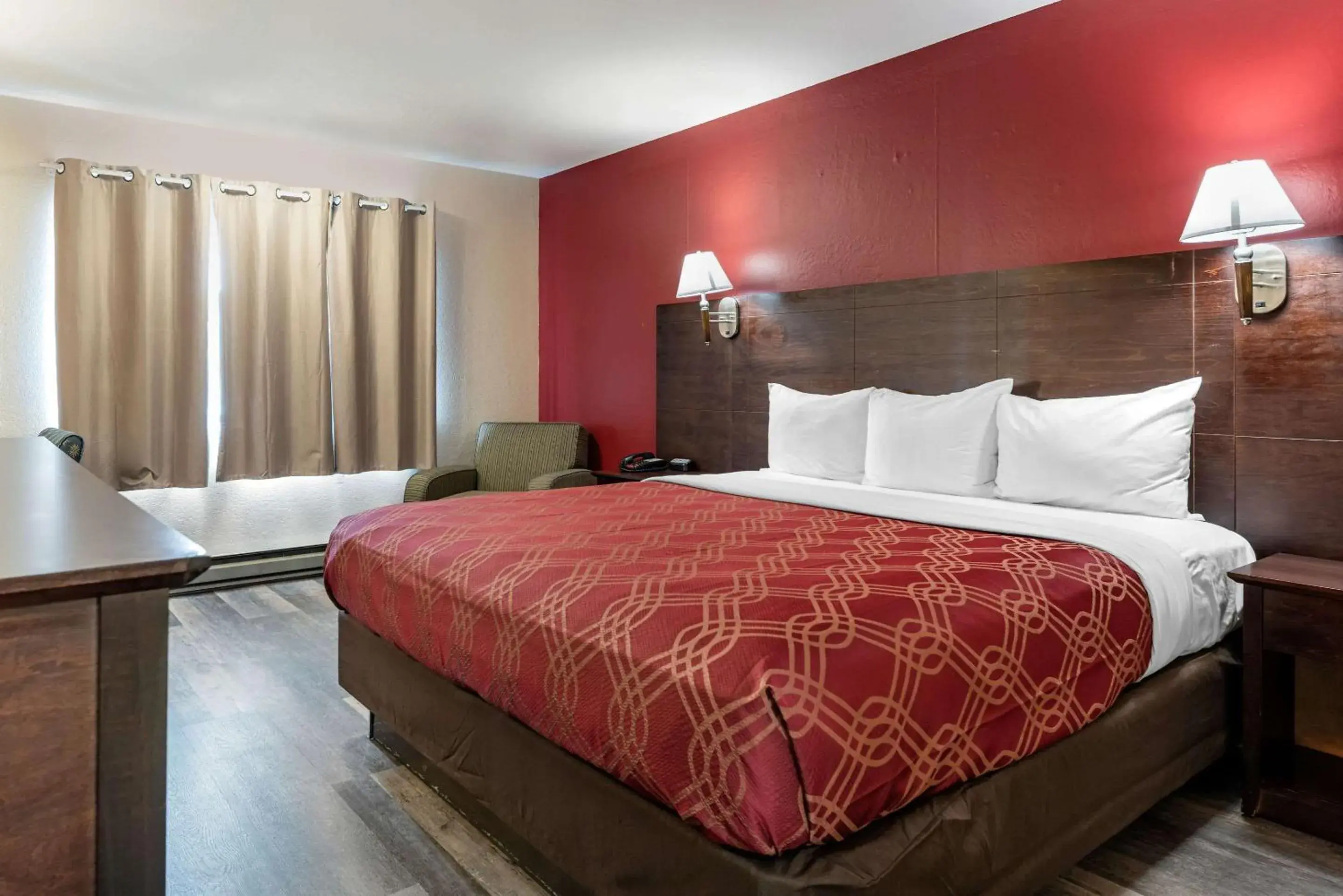 Photo of the whole room, Bed in Bay Breeze Inn Photo of the whole room, Bed in Bay Breeze Inn