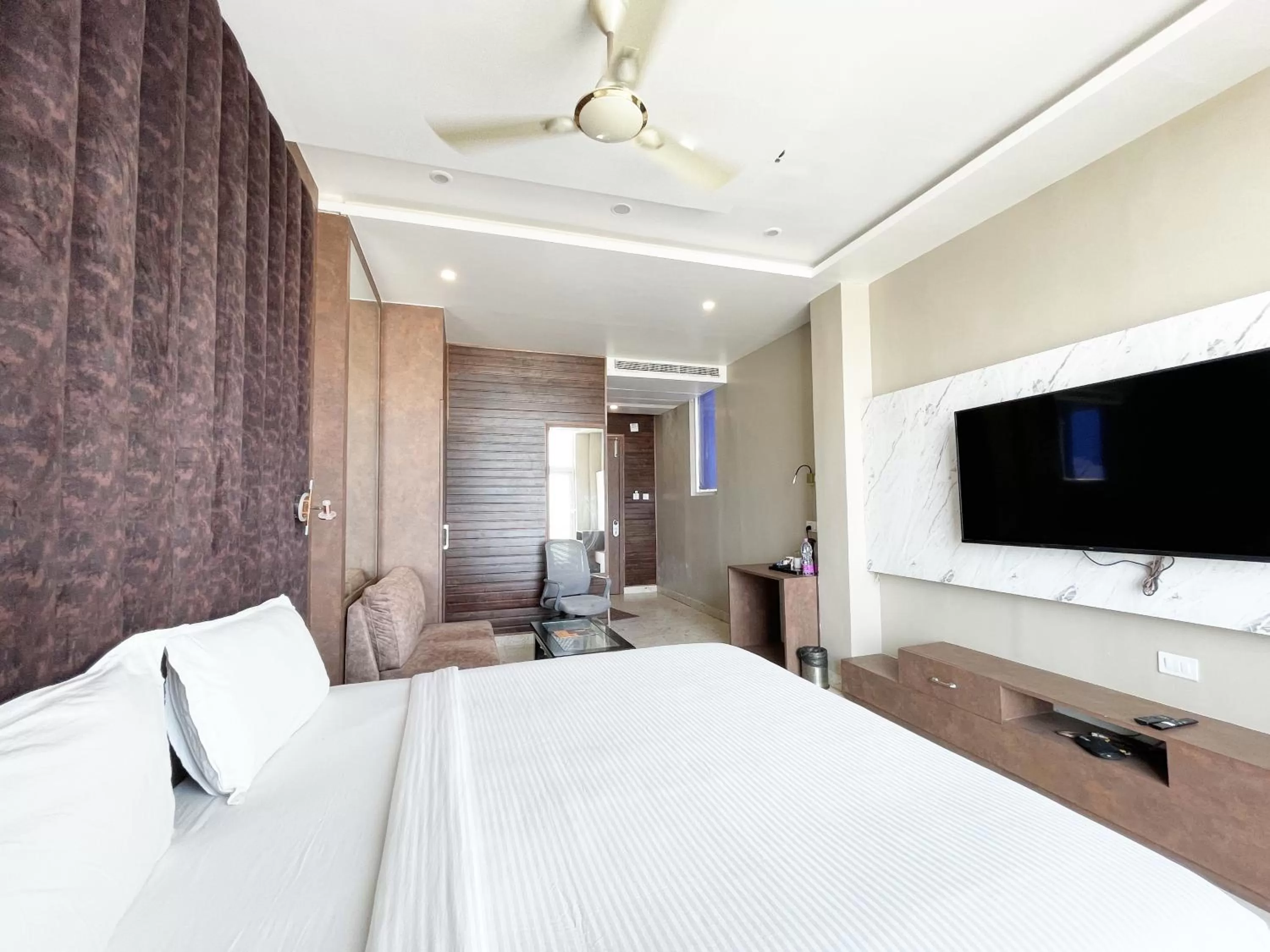 TV/Entertainment Center in Hotel TBS sea view ! Puri