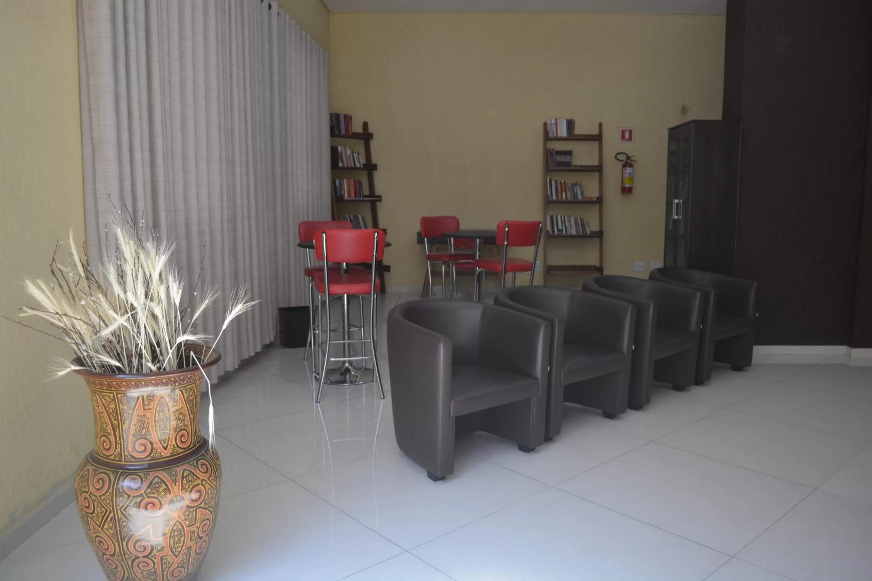 Library in Hotel Calstar